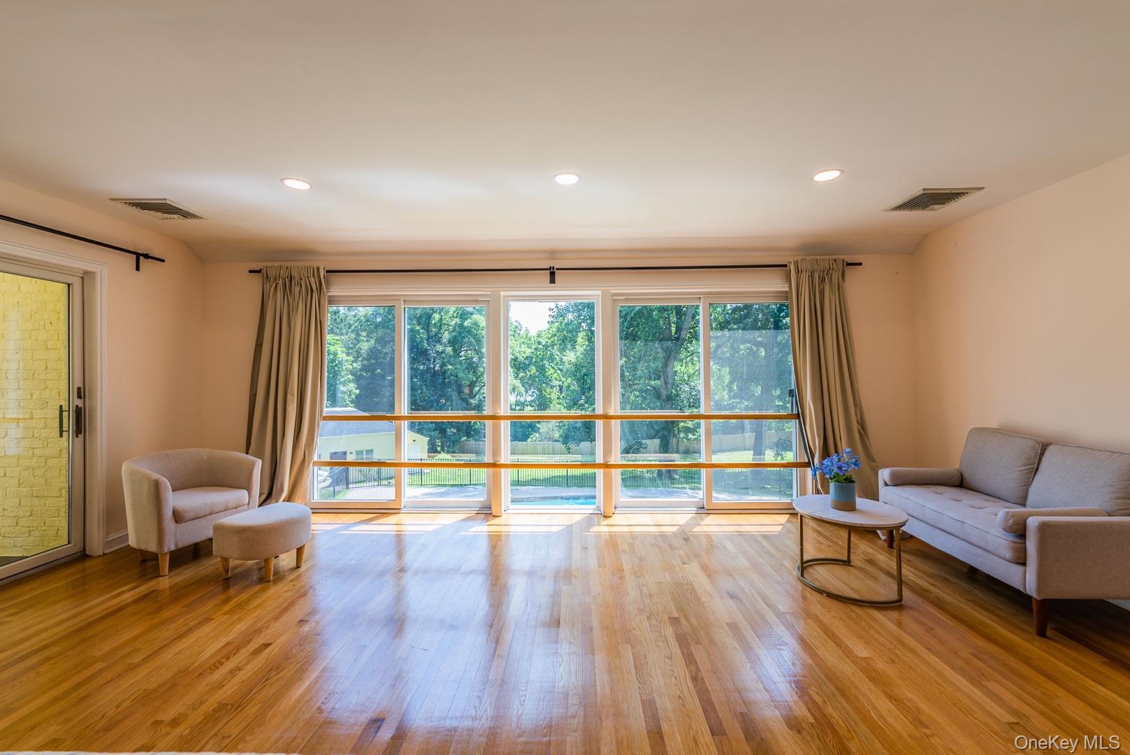 530 S Centre Island Road, Oyster Bay, NY 11771