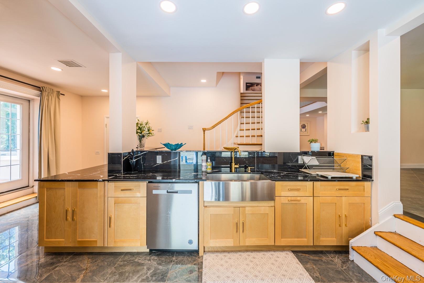 530 S Centre Island Road, Oyster Bay, NY 11771