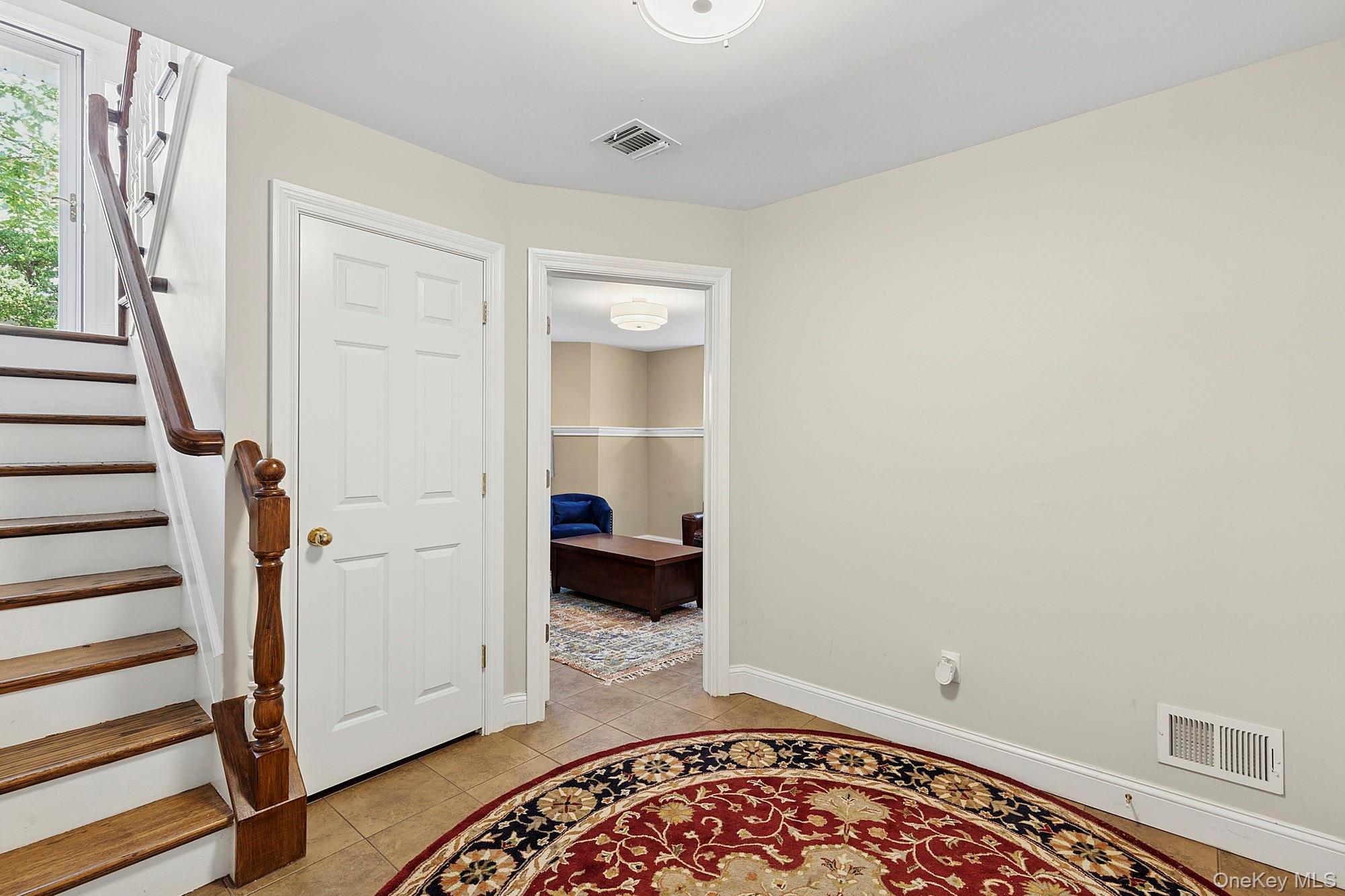 106 Morris Avenue # 8, Rockville Centre, NY 11570