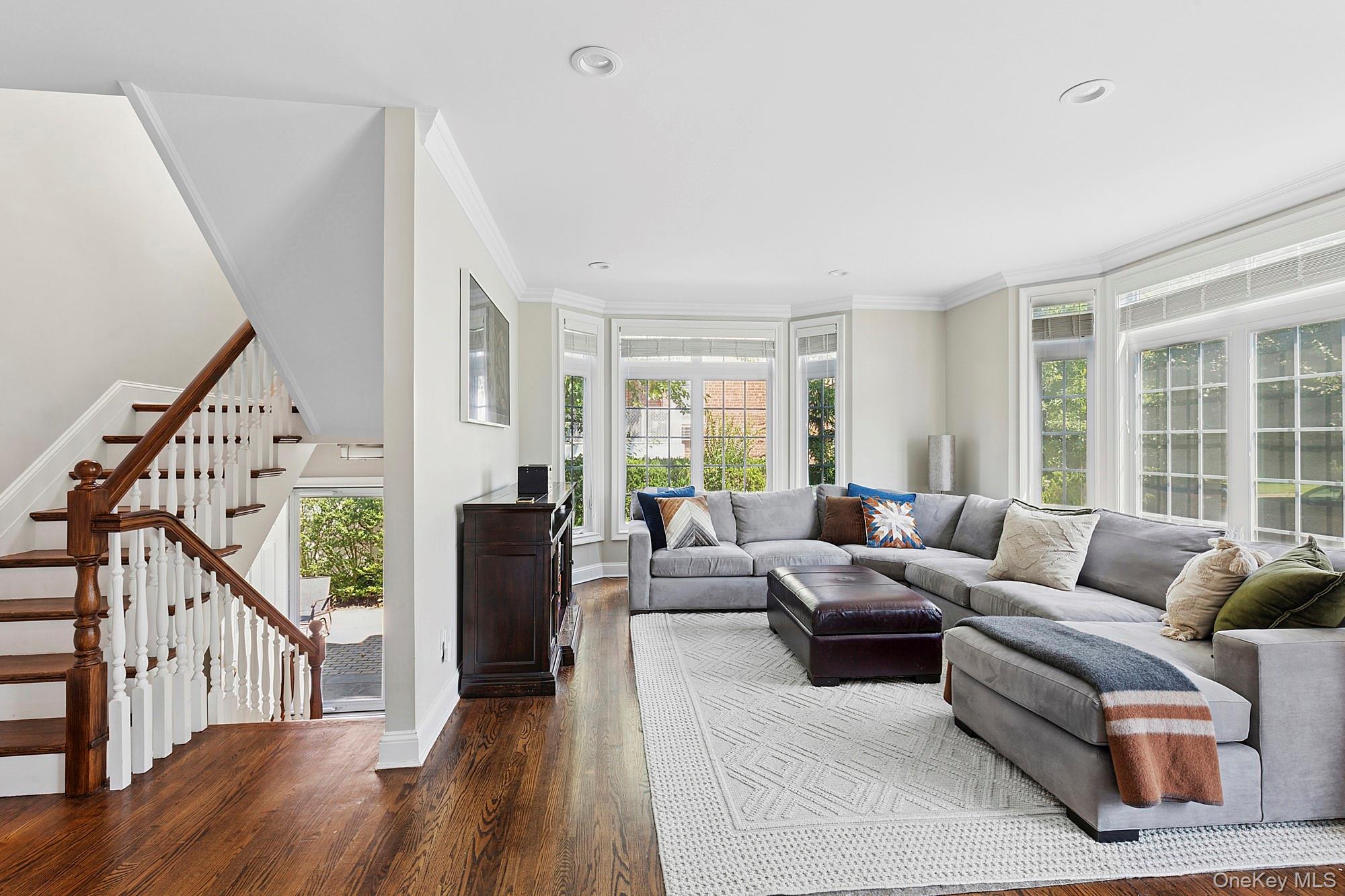 106 Morris Avenue # 8, Rockville Centre, NY 11570