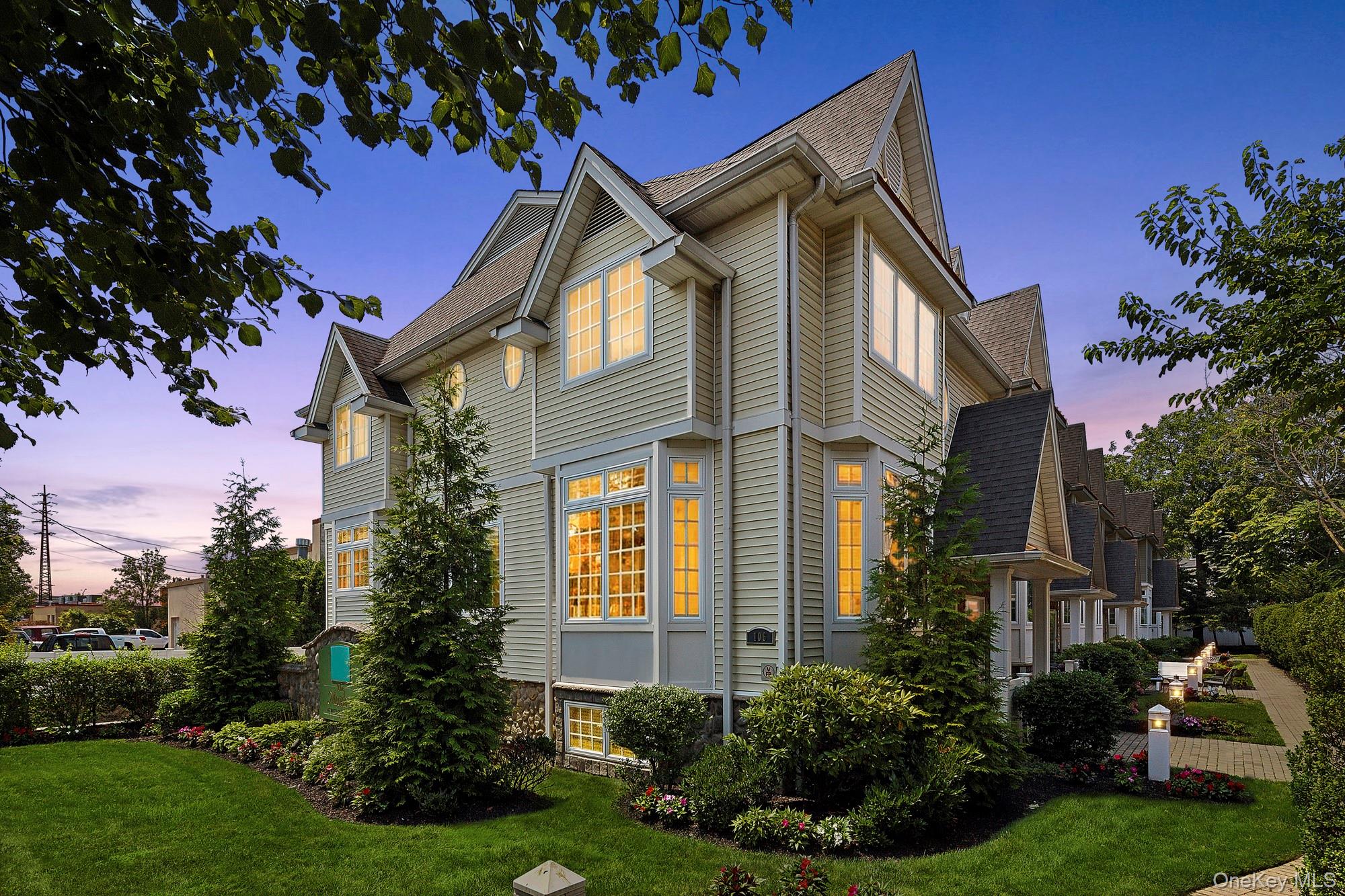 106 Morris Avenue # 8, Rockville Centre, NY 11570