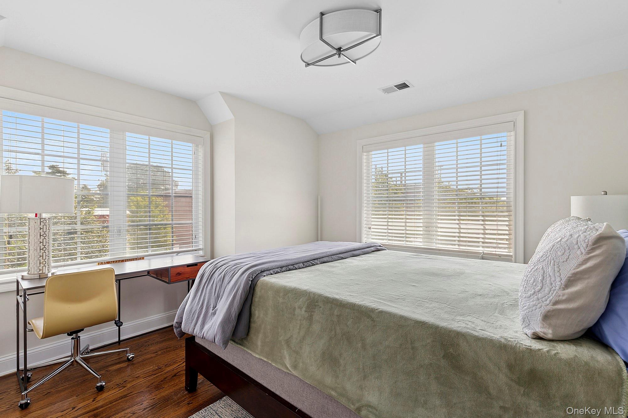 106 Morris Avenue # 8, Rockville Centre, NY 11570