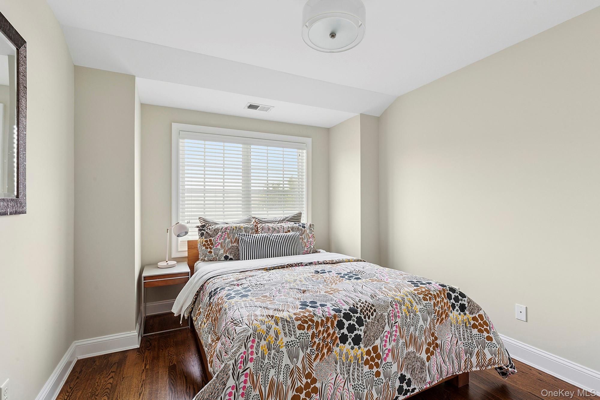 106 Morris Avenue # 8, Rockville Centre, NY 11570