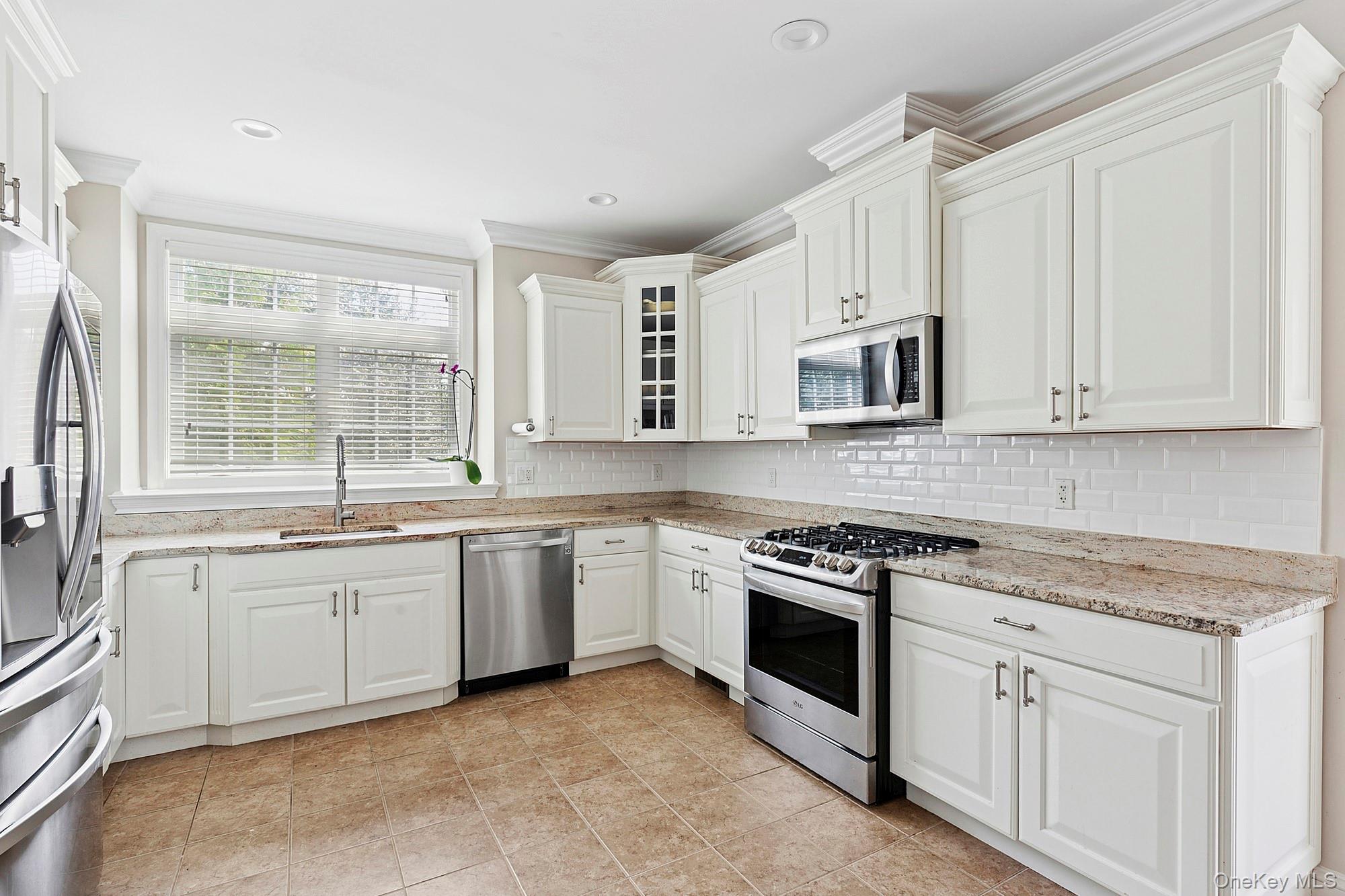 106 Morris Avenue # 8, Rockville Centre, NY 11570