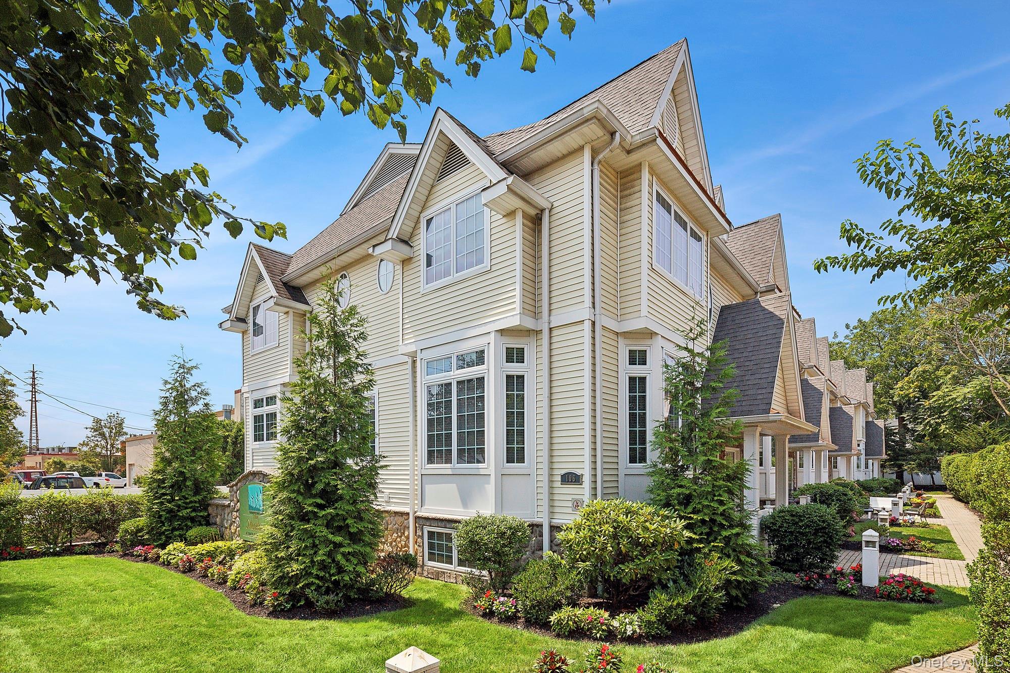 106 Morris Avenue # 8, Rockville Centre, NY 11570