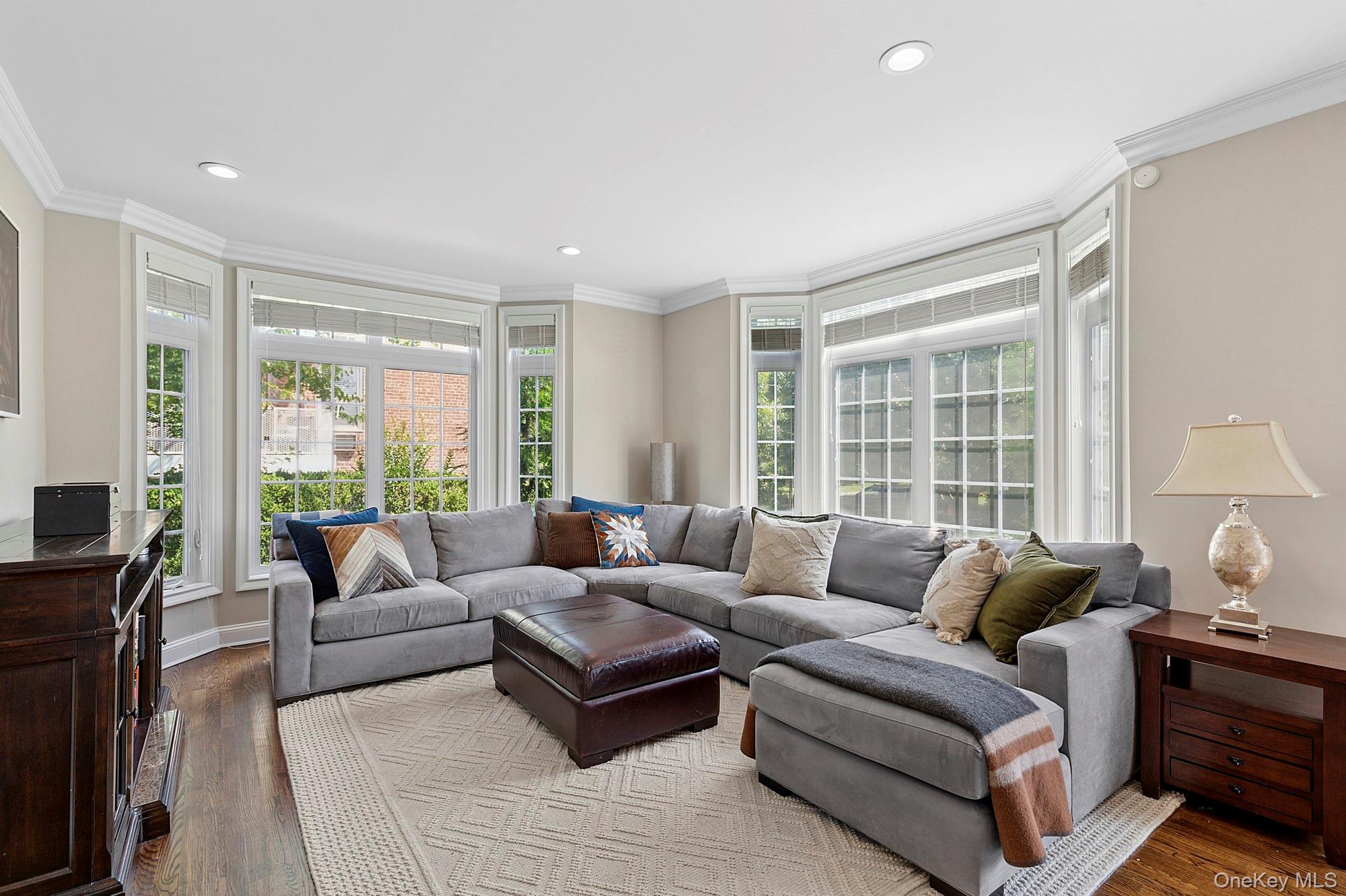 106 Morris Avenue # 8, Rockville Centre, NY 11570