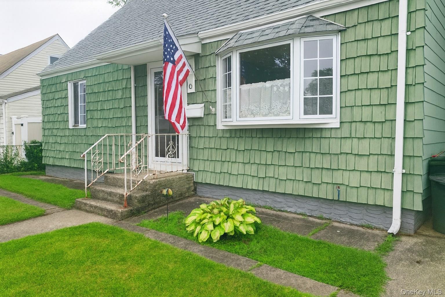 6 Ford Drive W, Massapequa, NY 11758