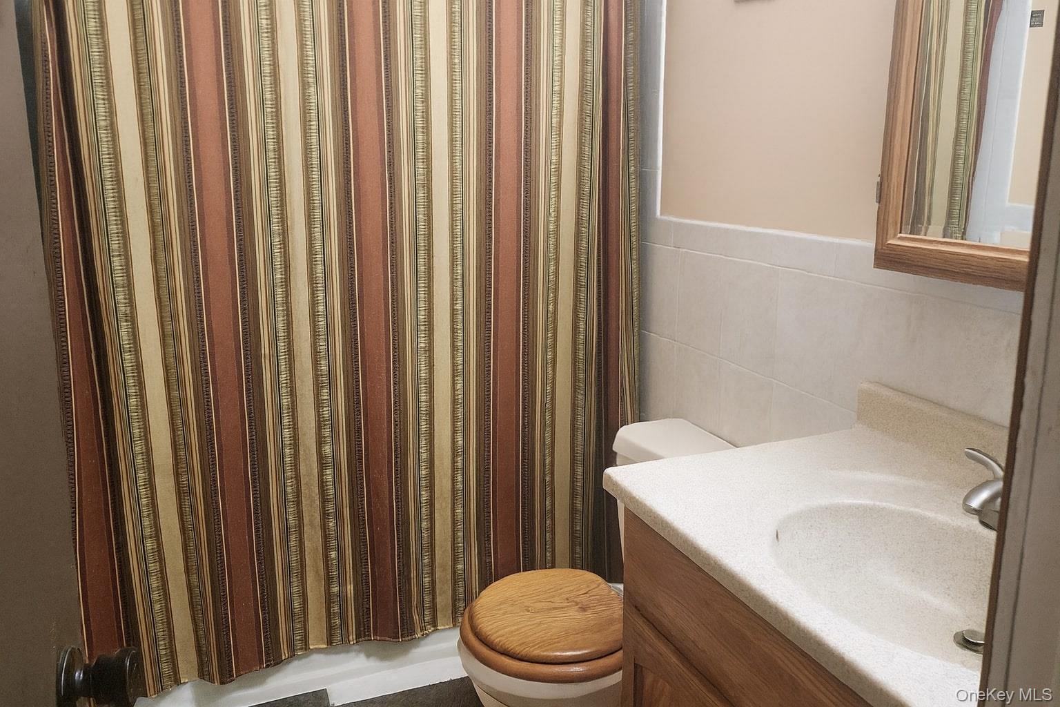 6 Ford Drive W, Massapequa, NY 11758