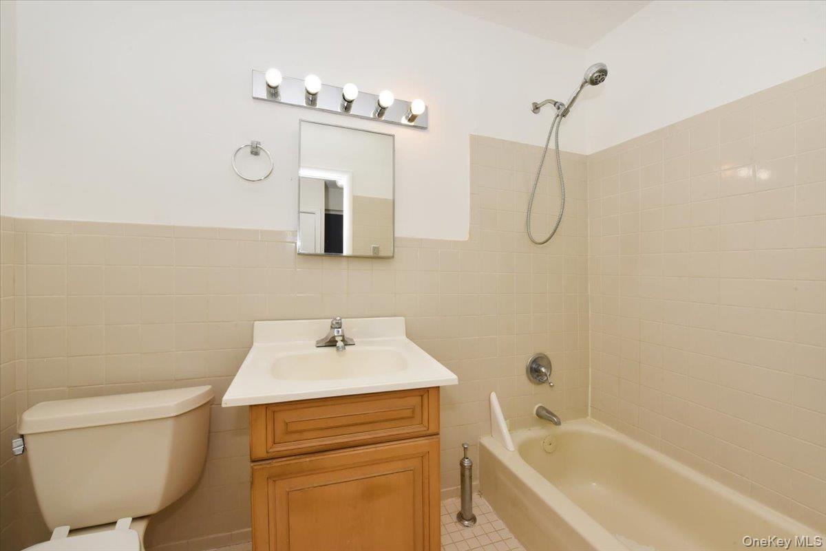 91 Tulip Avenue # GC-2, Floral Park, NY 11001