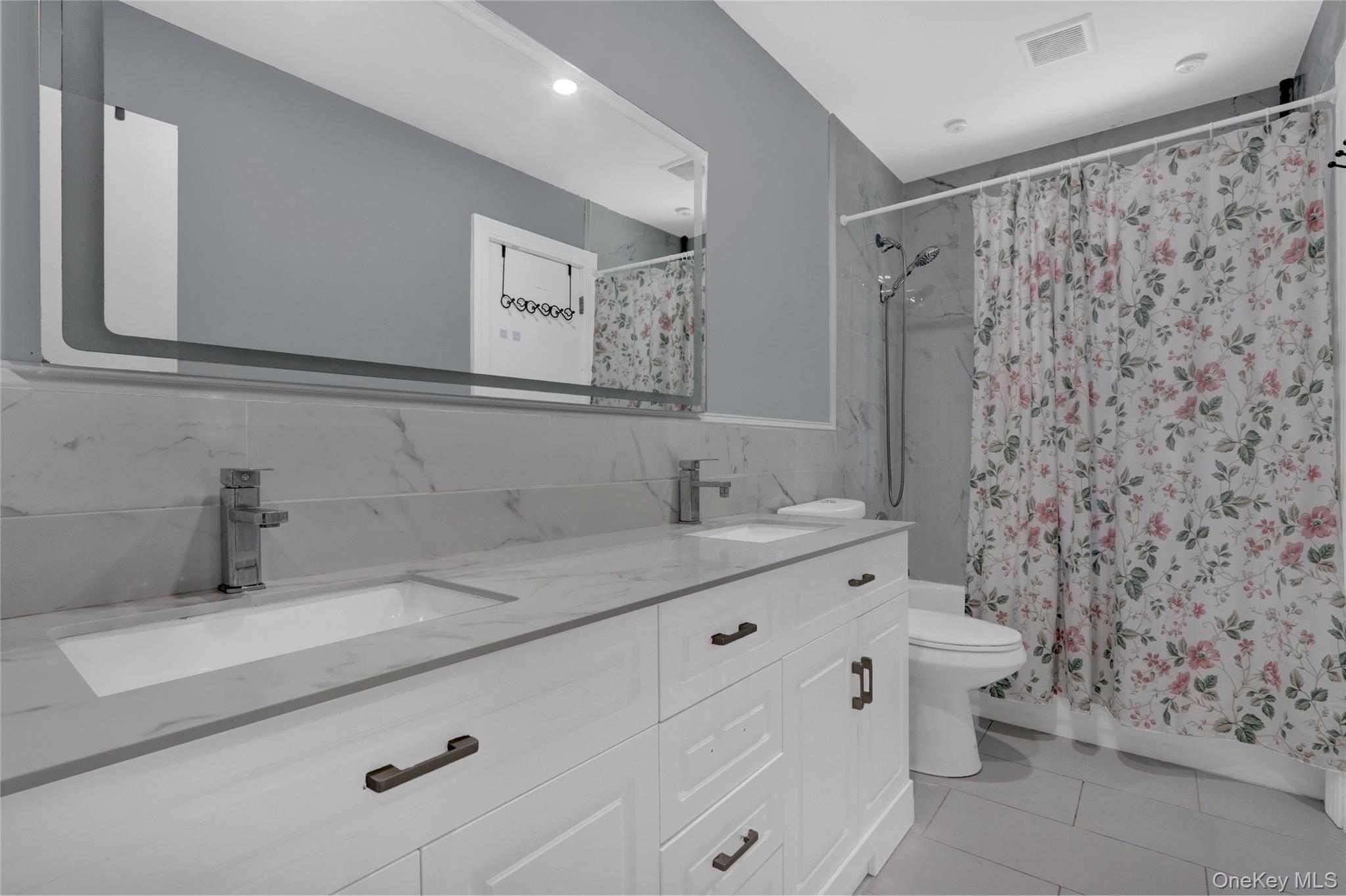 100 Erlanger Boulevard, North Babylon, NY 11703