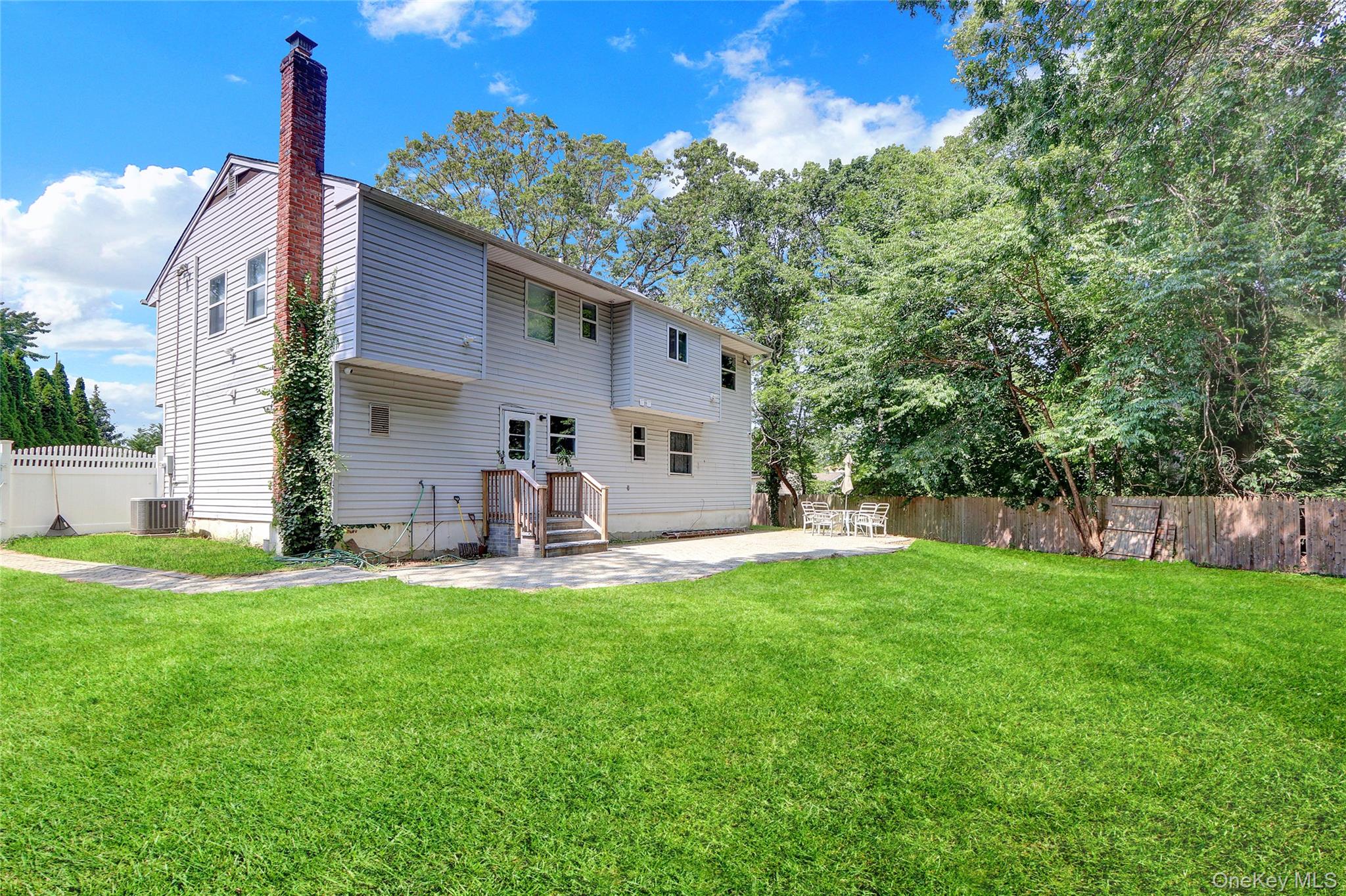 100 Erlanger Boulevard, North Babylon, NY 11703