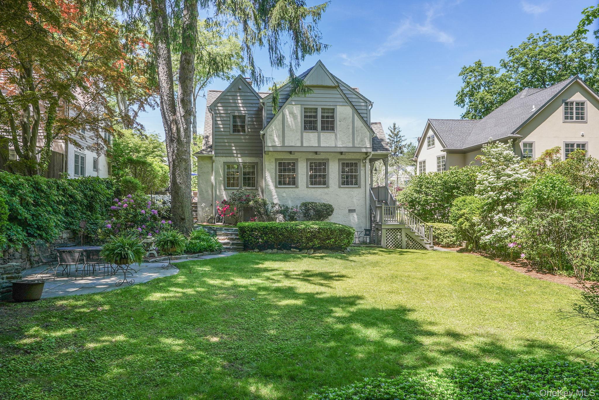 16 Coralyn Road, Scarsdale, NY 10583