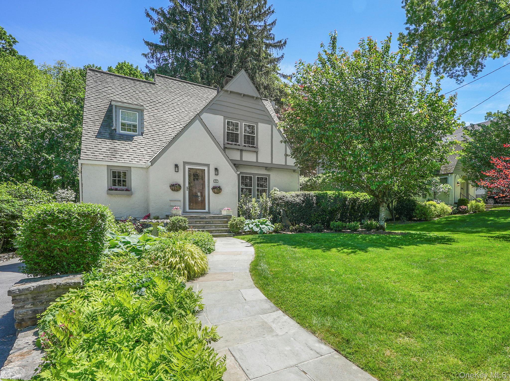 16 Coralyn Road, Scarsdale, NY 10583