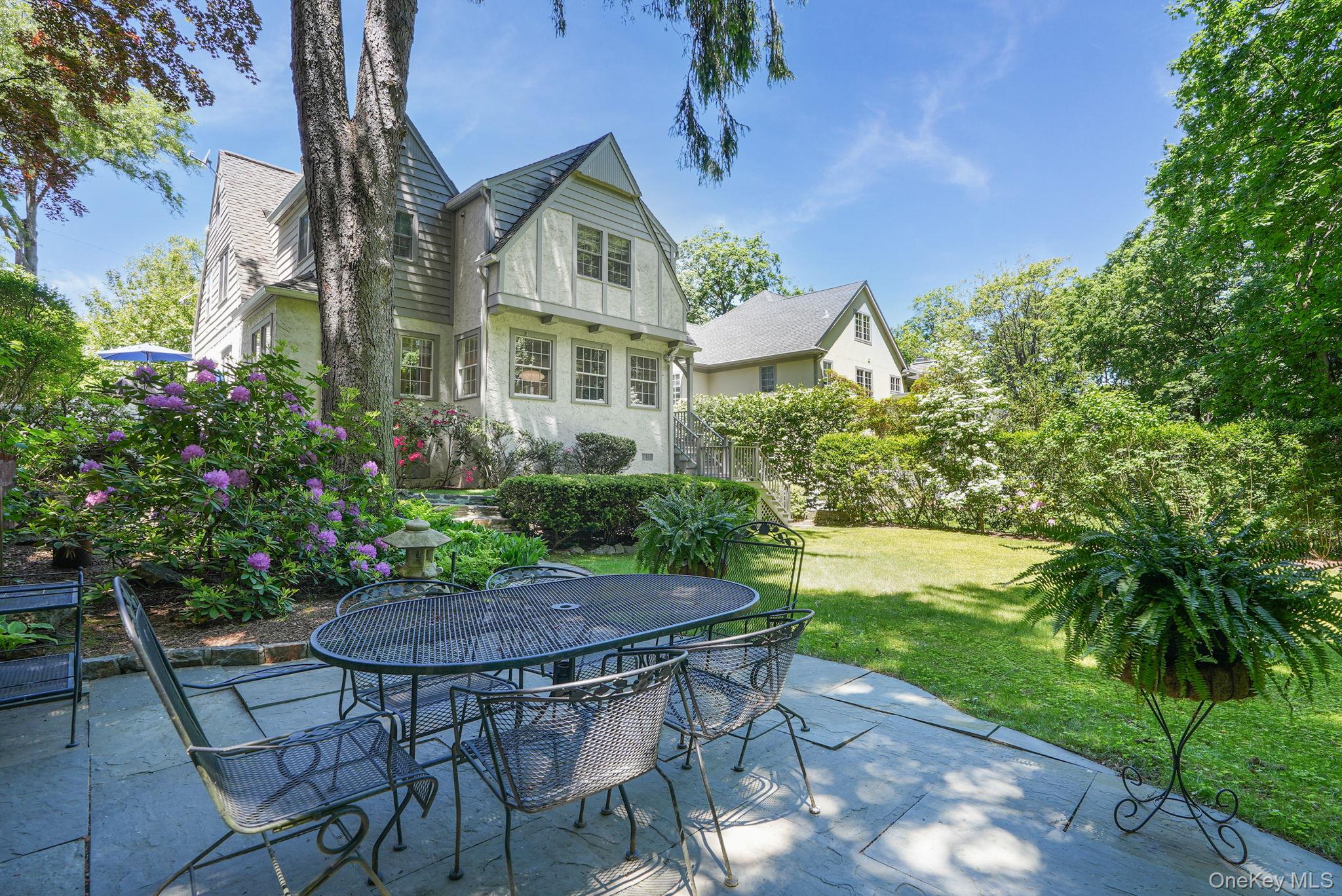 16 Coralyn Road, Scarsdale, NY 10583