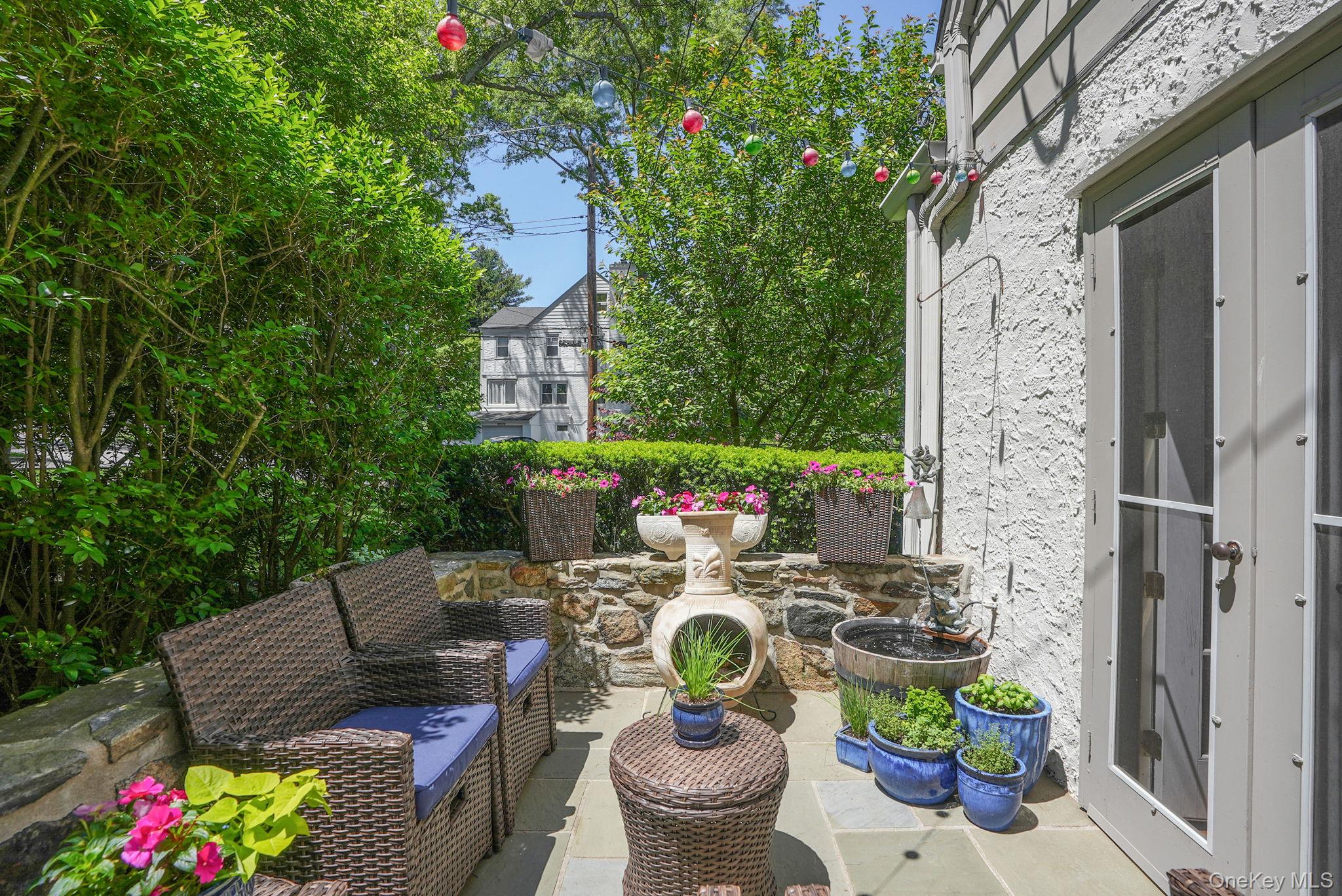 16 Coralyn Road, Scarsdale, NY 10583