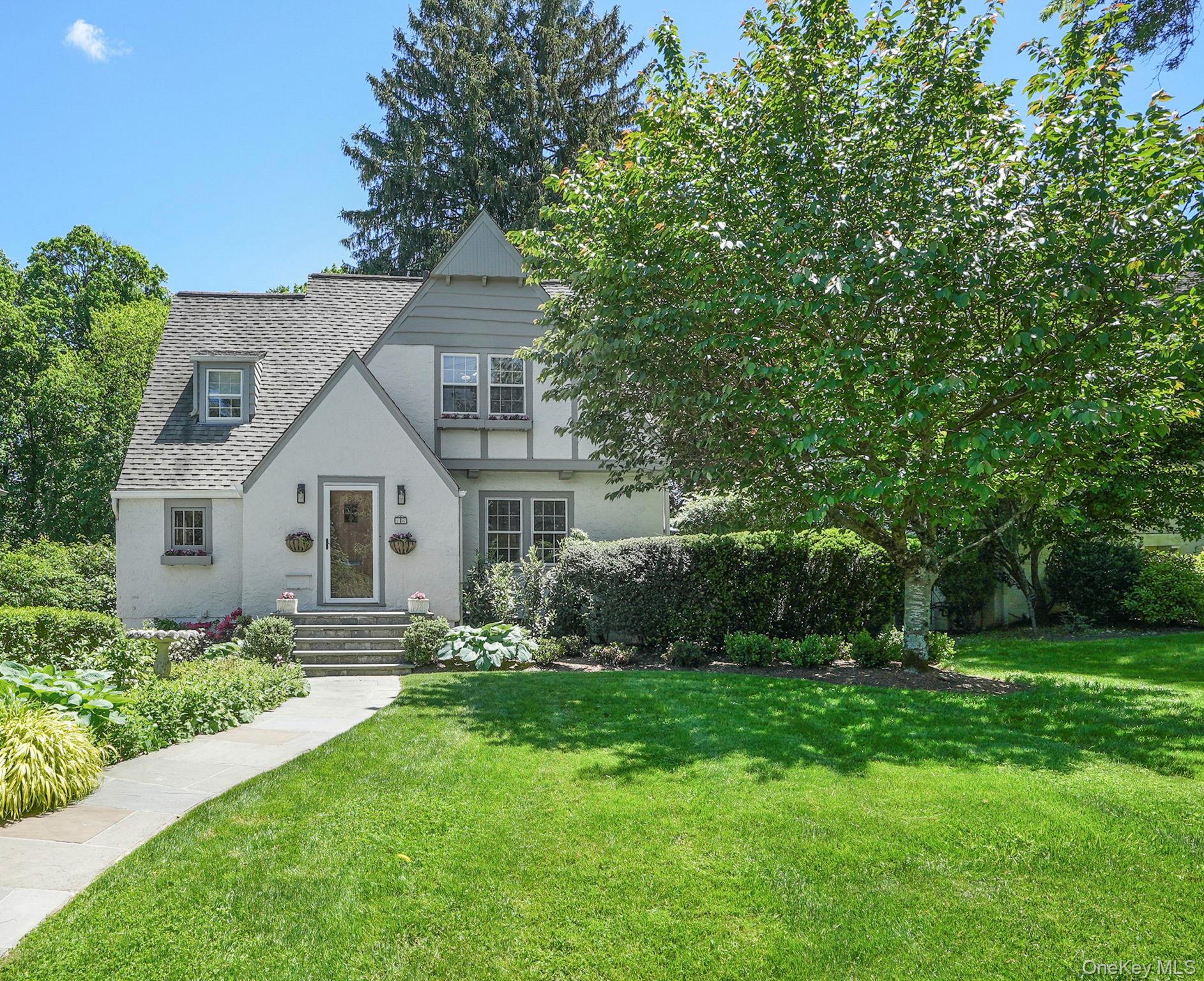 16 Coralyn Road, Scarsdale, NY 10583