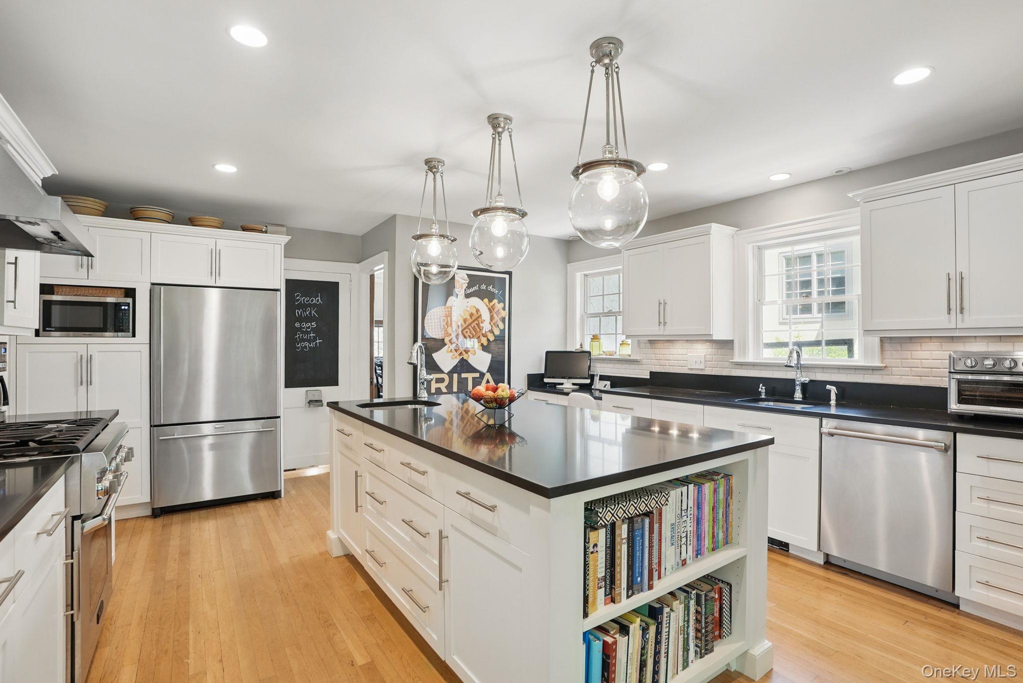 16 Coralyn Road, Scarsdale, NY 10583