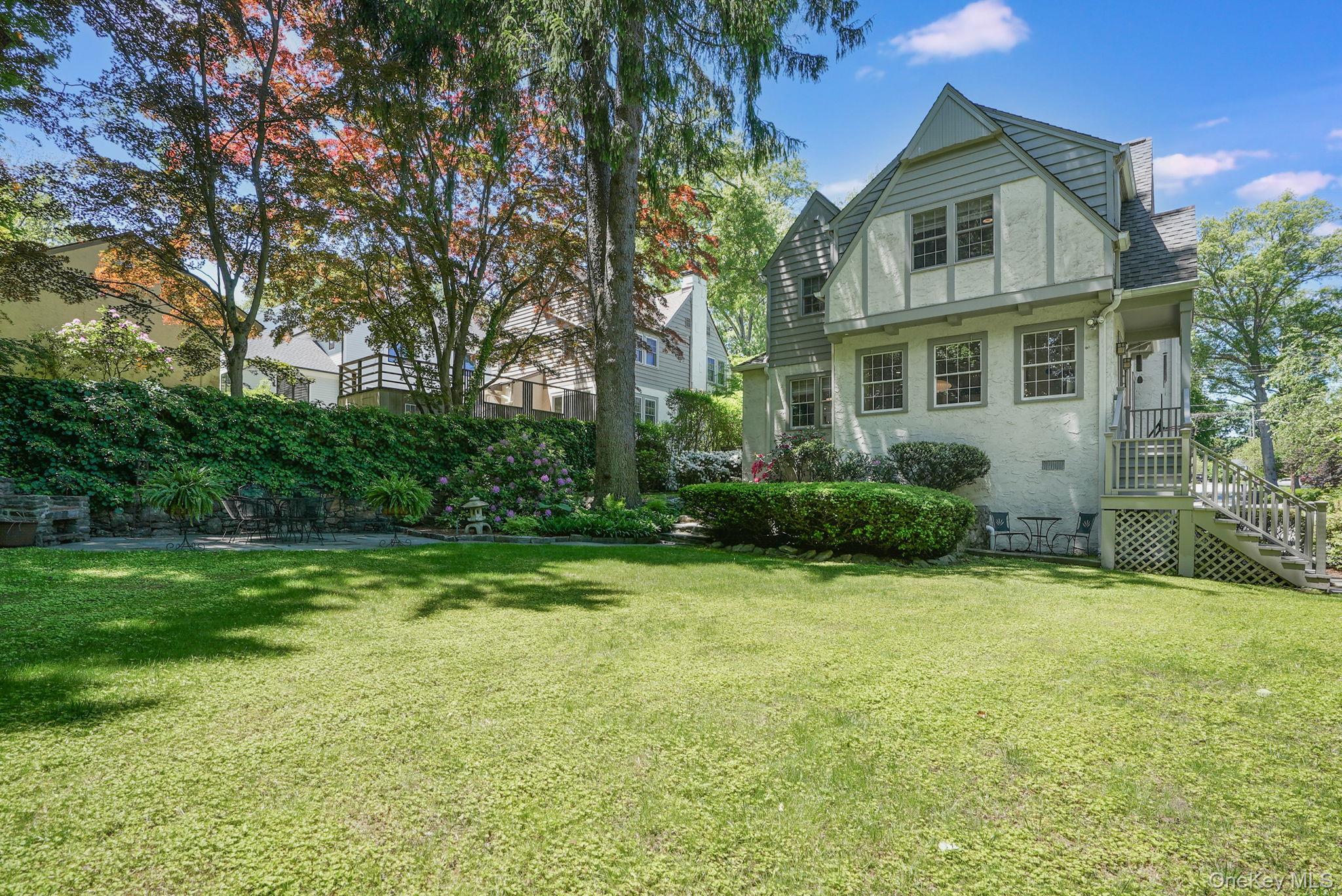 16 Coralyn Road, Scarsdale, NY 10583