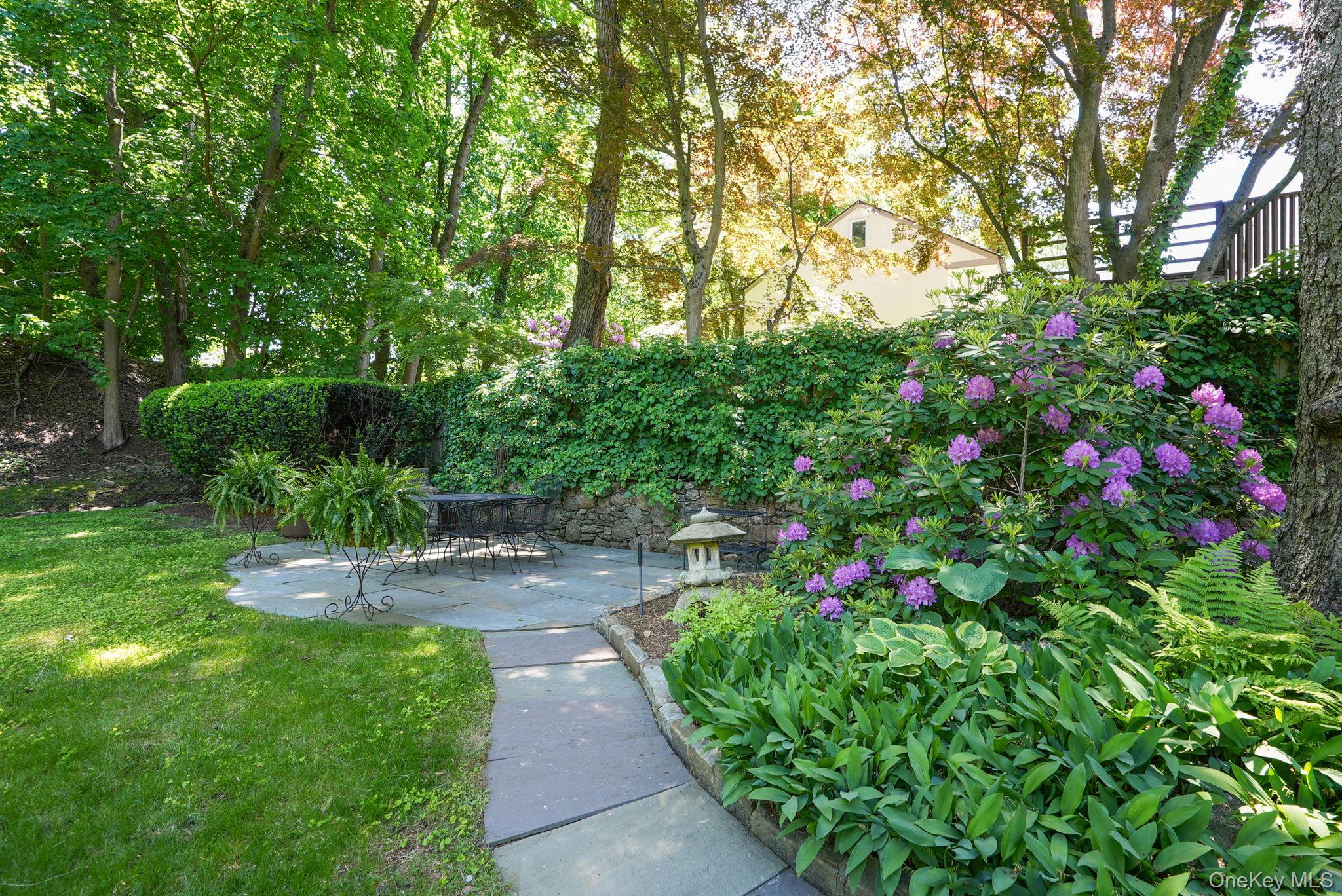 16 Coralyn Road, Scarsdale, NY 10583