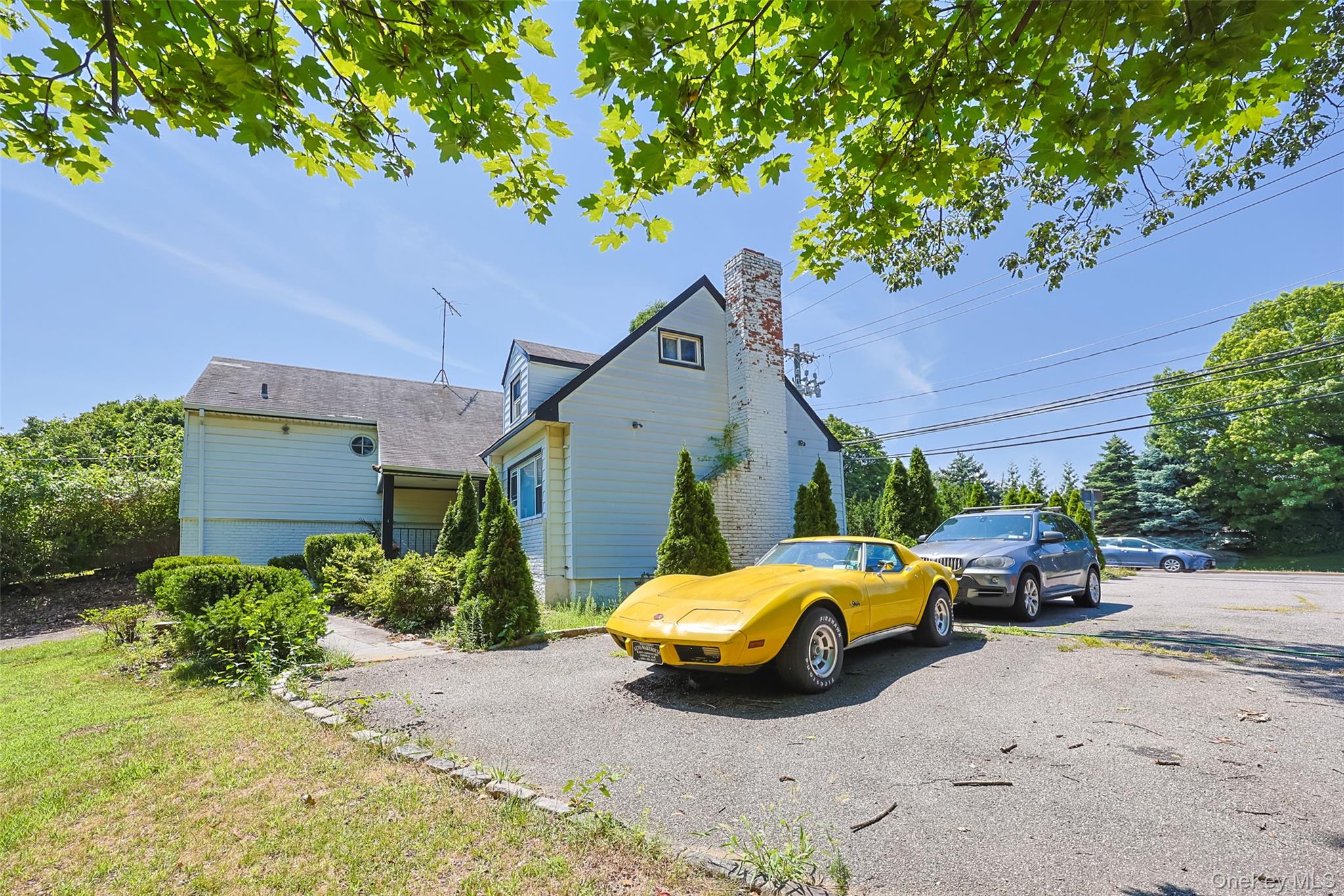 84 Middle Neck Road, Flower Hill, NY 11576