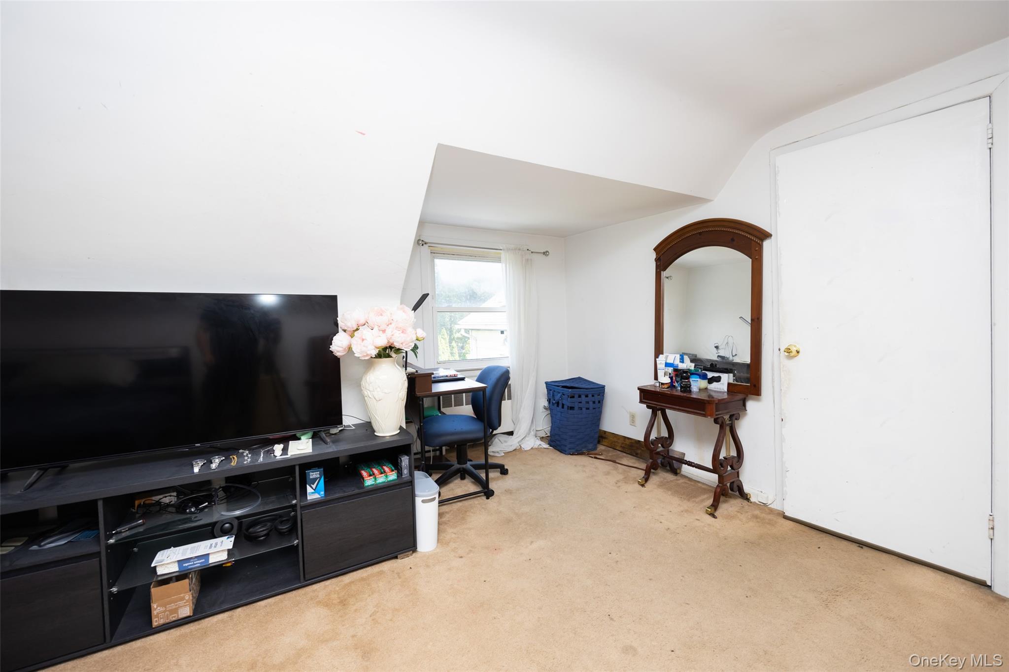 84 Middle Neck Road, Flower Hill, NY 11576