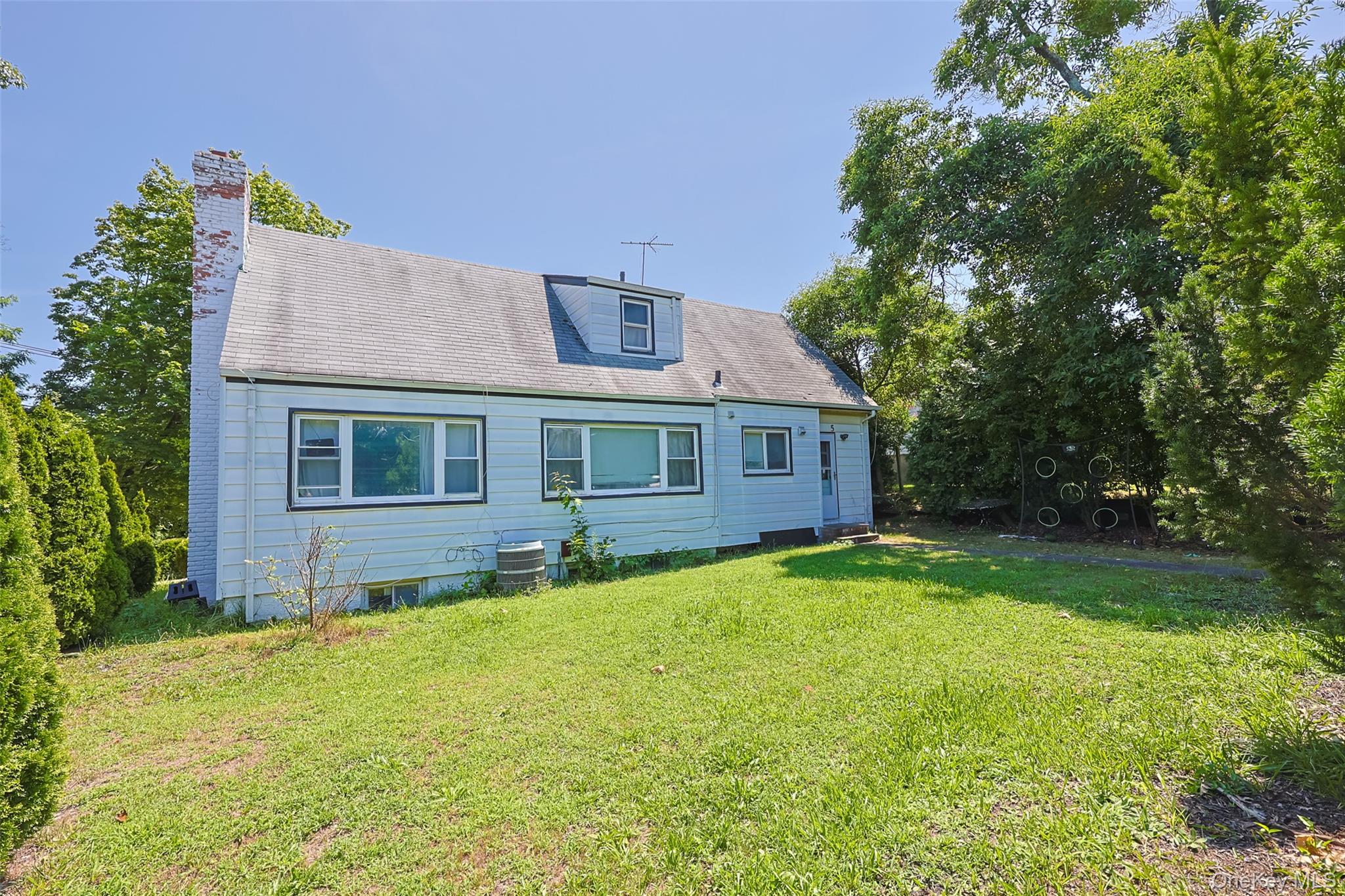 84 Middle Neck Road, Flower Hill, NY 11576