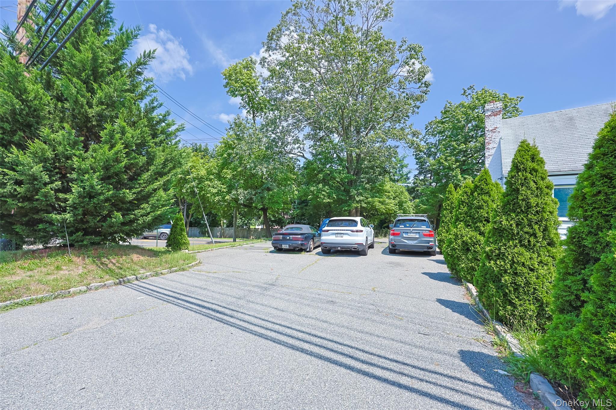 84 Middle Neck Road, Flower Hill, NY 11576