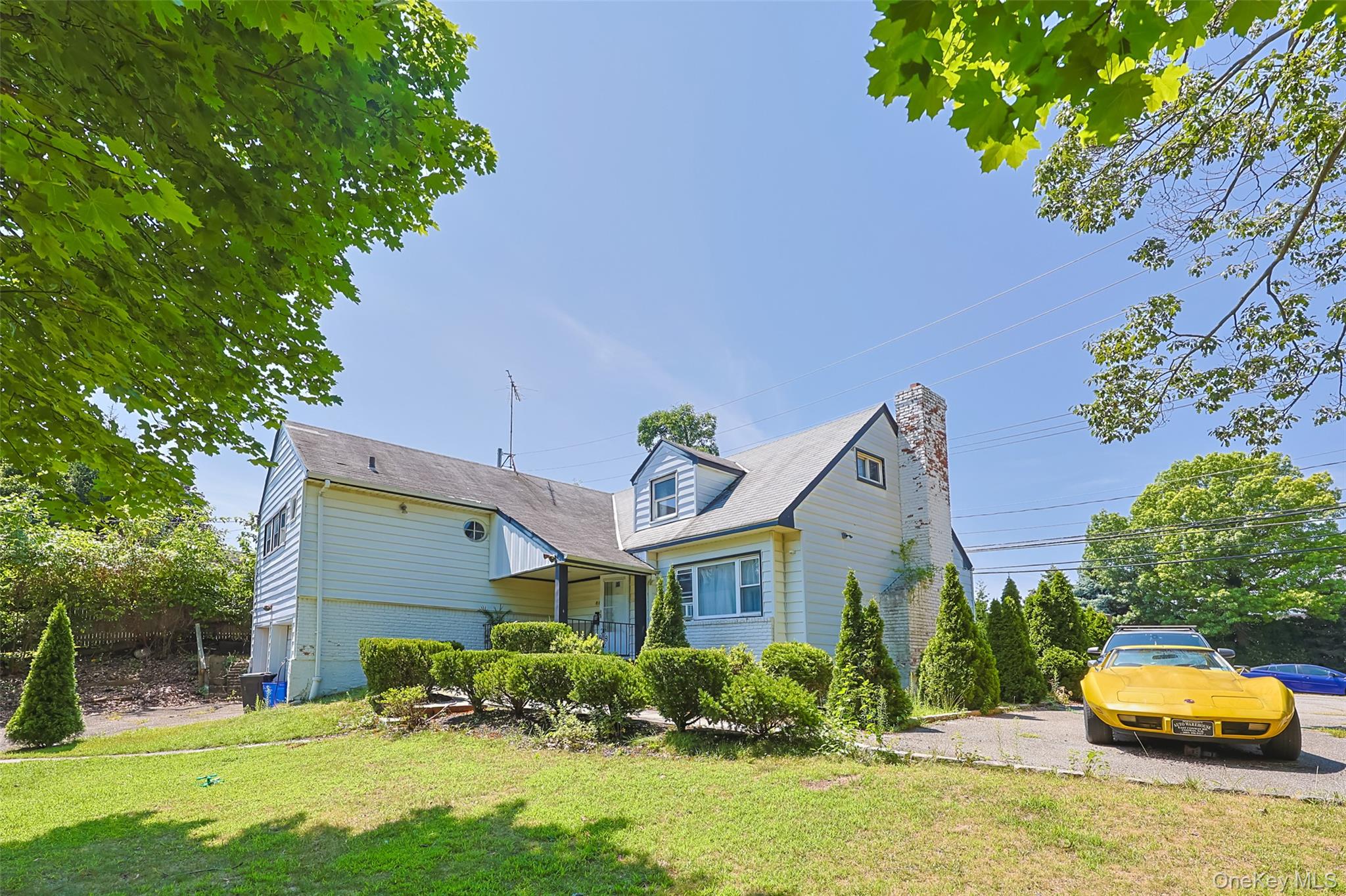 84 Middle Neck Road, Flower Hill, NY 11576
