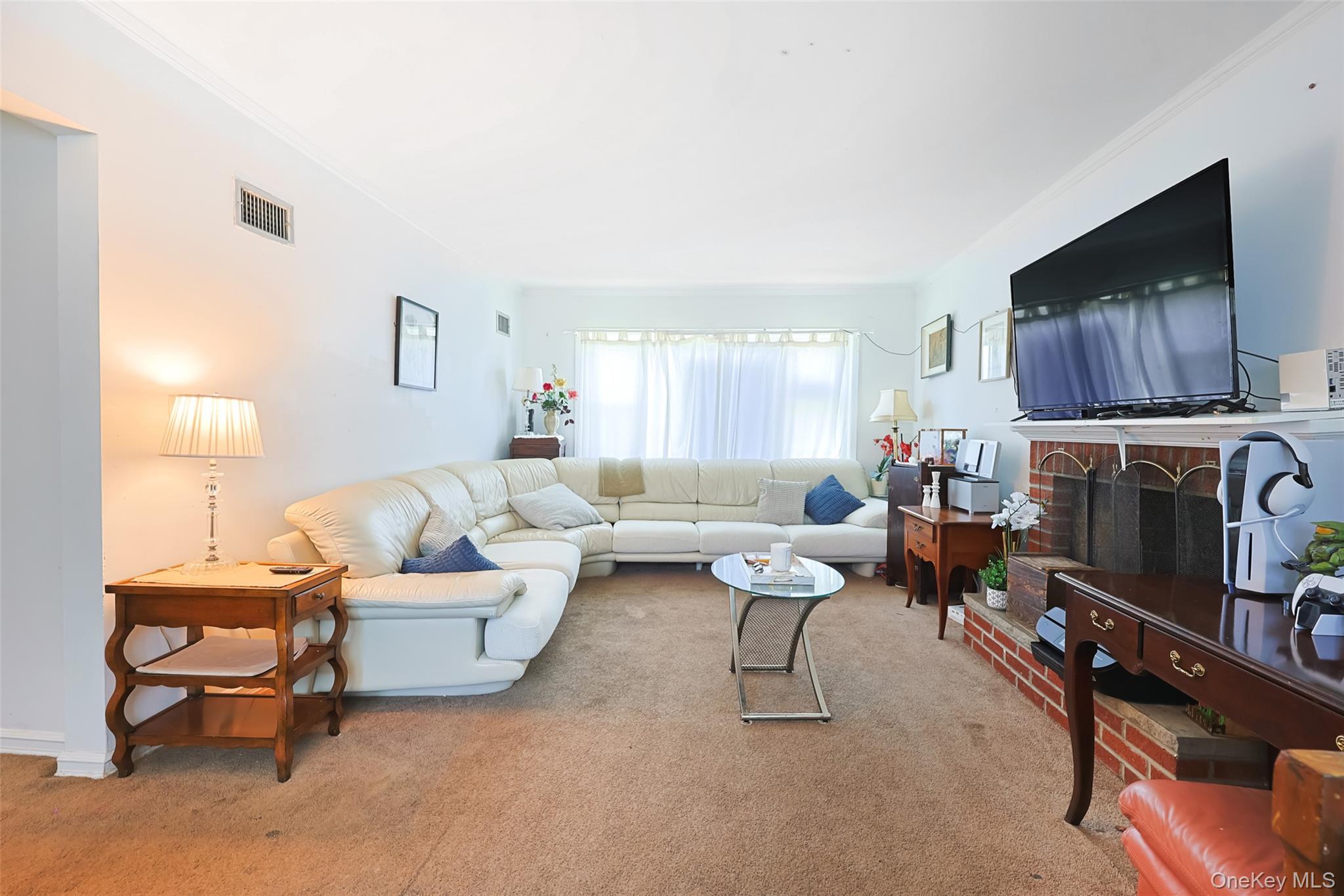 84 Middle Neck Road, Flower Hill, NY 11576