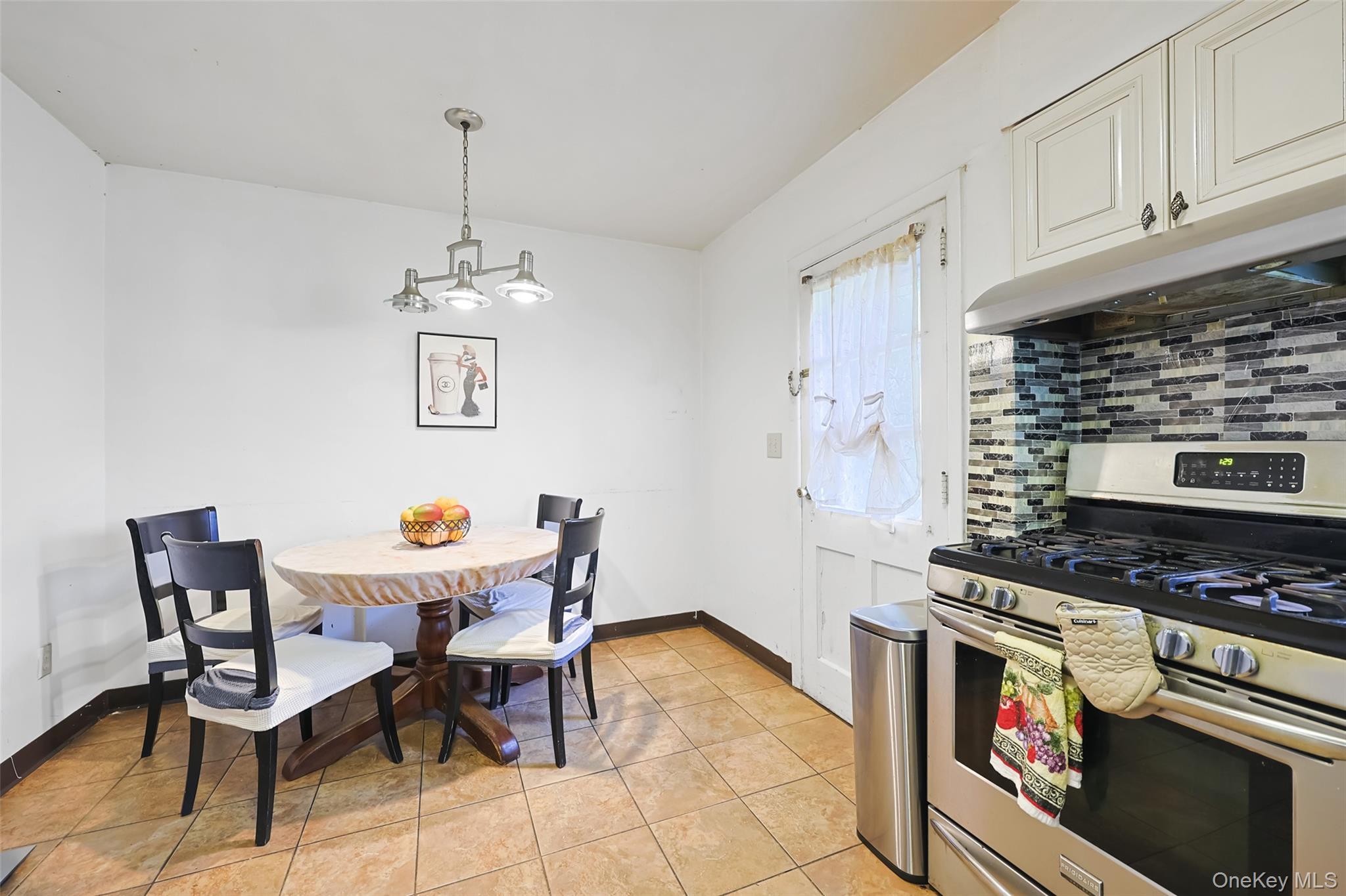 84 Middle Neck Road, Flower Hill, NY 11576