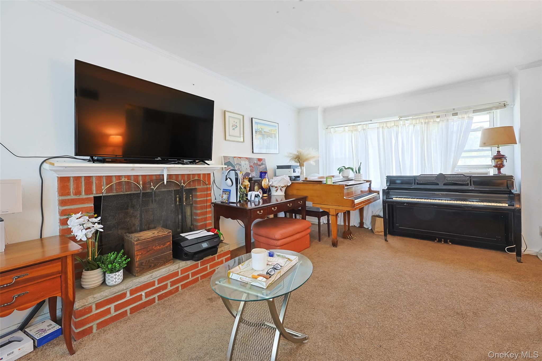 84 Middle Neck Road, Flower Hill, NY 11576