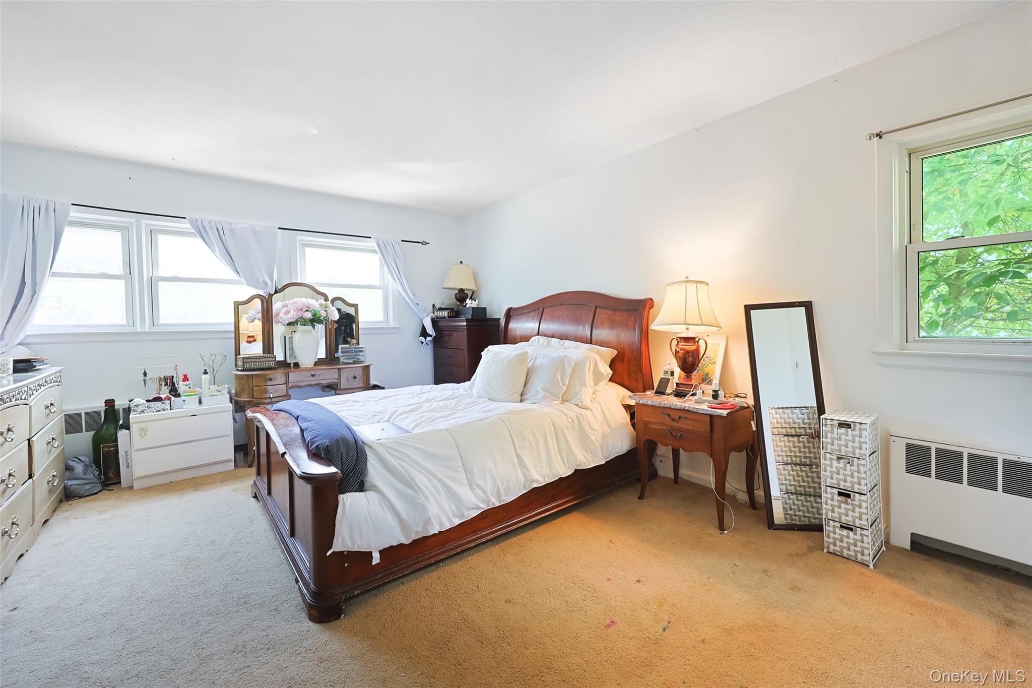 84 Middle Neck Road, Flower Hill, NY 11576