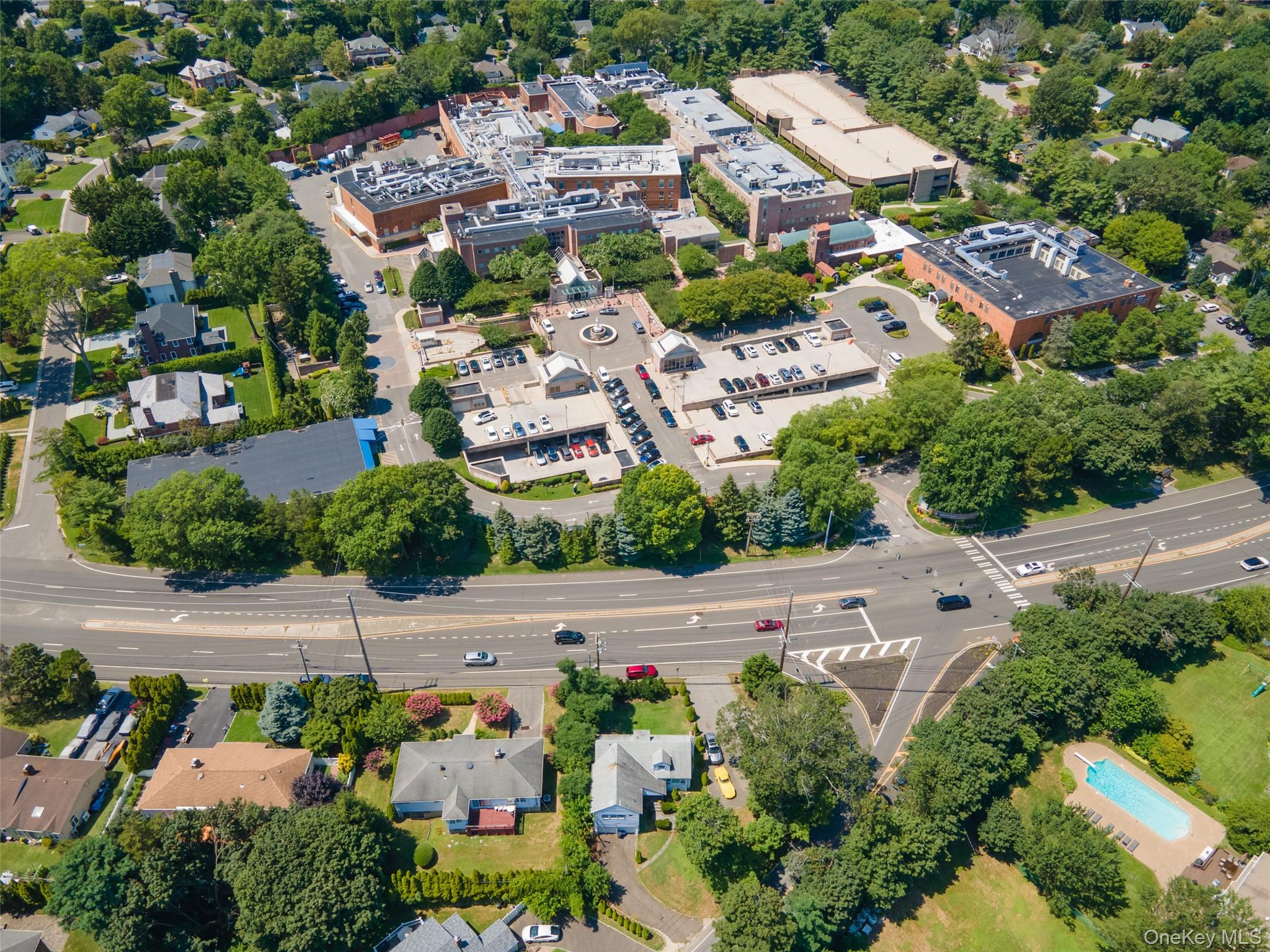 84 Middle Neck Road, Flower Hill, NY 11576