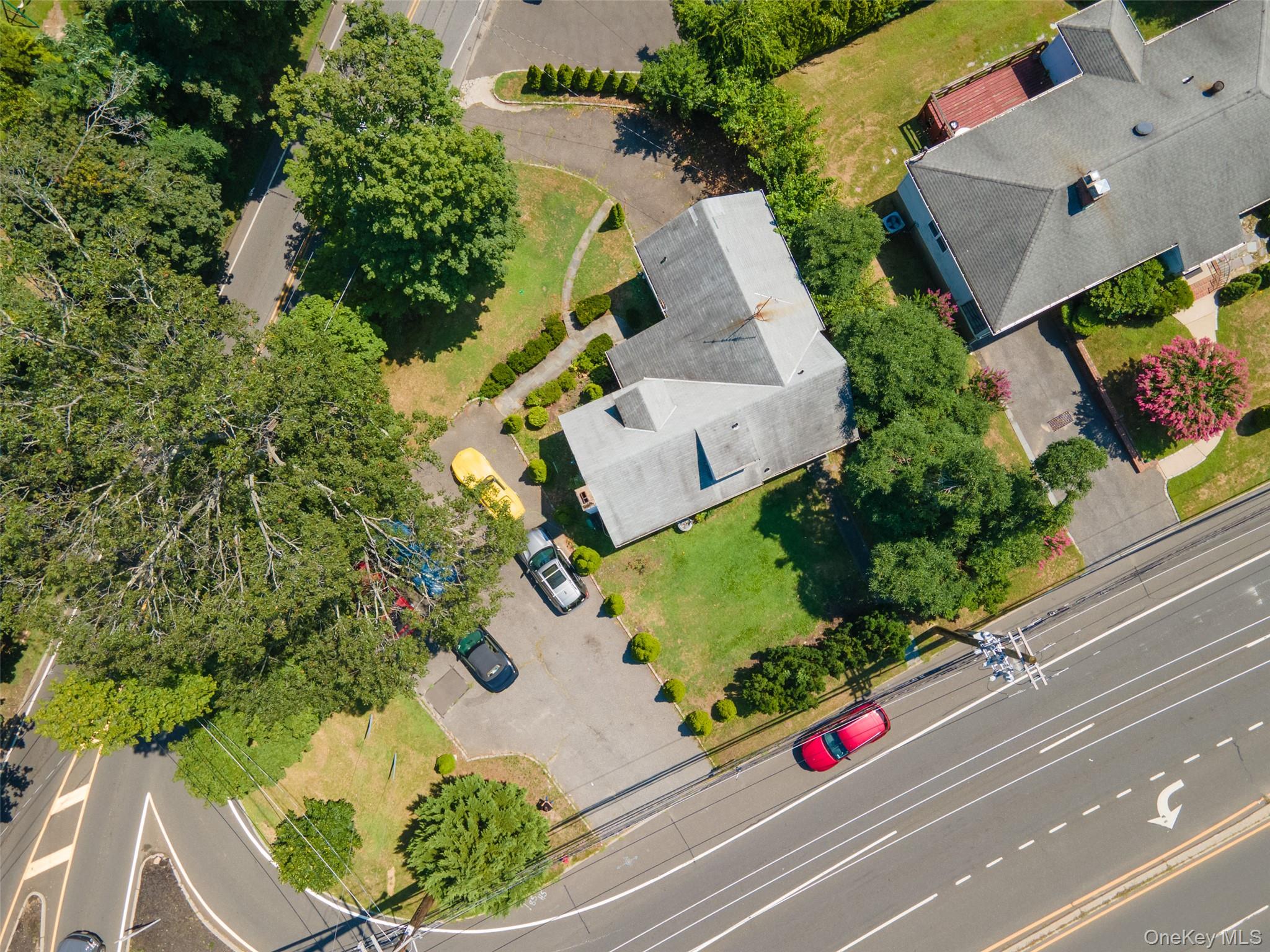 84 Middle Neck Road, Flower Hill, NY 11576