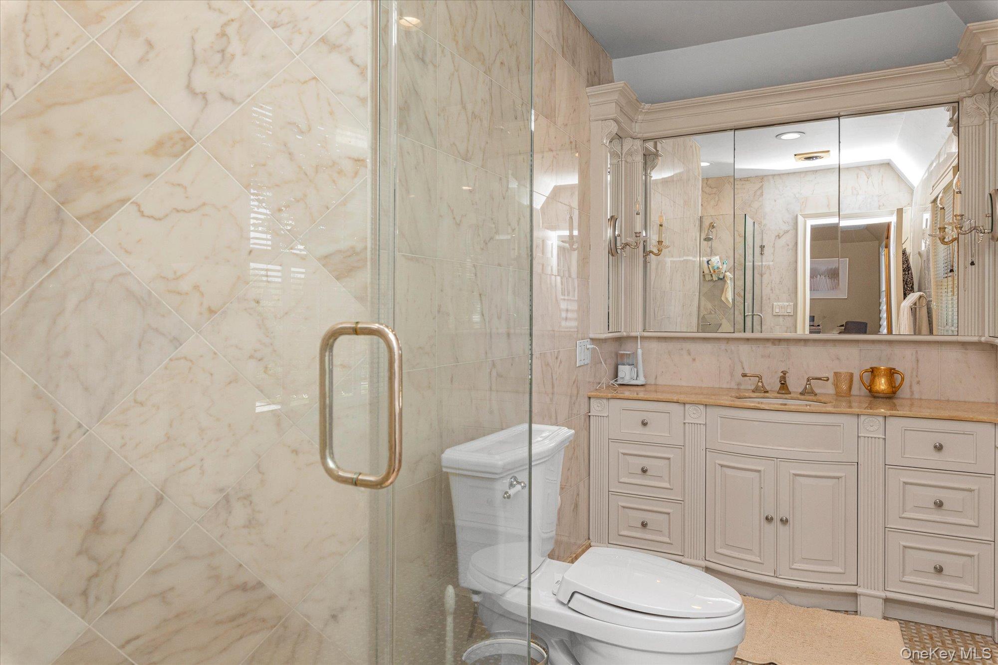 7 Stuyvesant Place, Lawrence, NY 11559