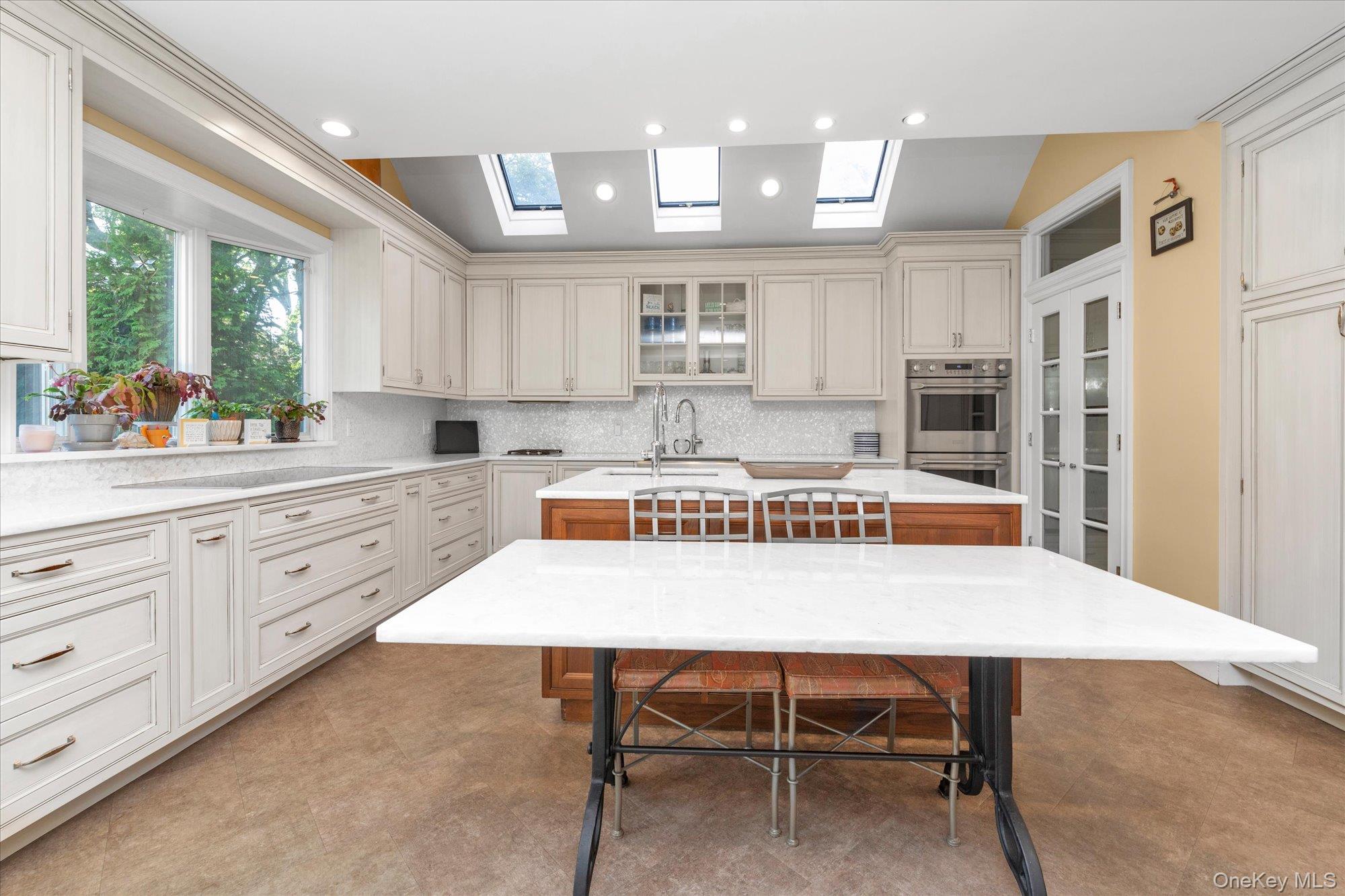 7 Stuyvesant Place, Lawrence, NY 11559