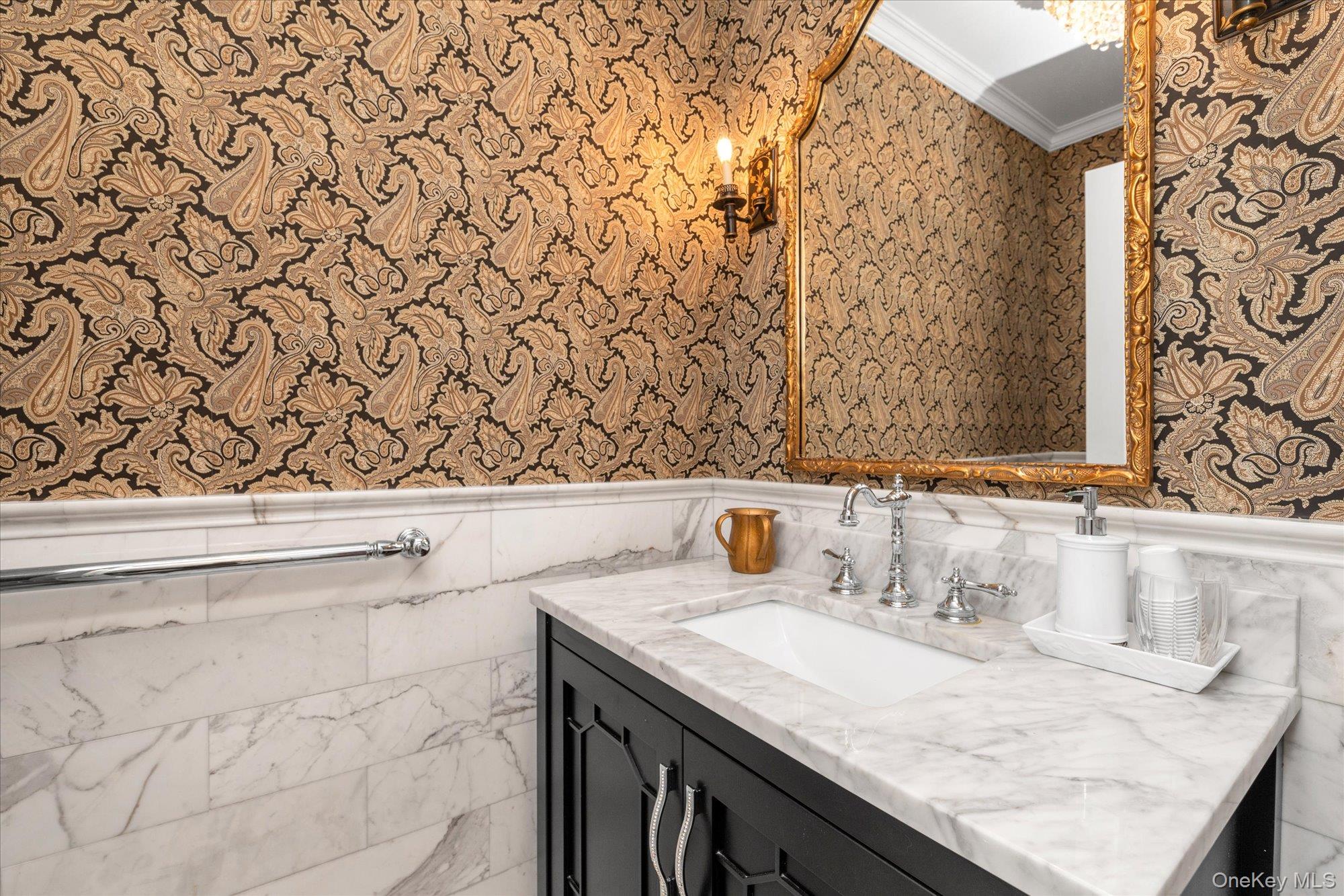 7 Stuyvesant Place, Lawrence, NY 11559