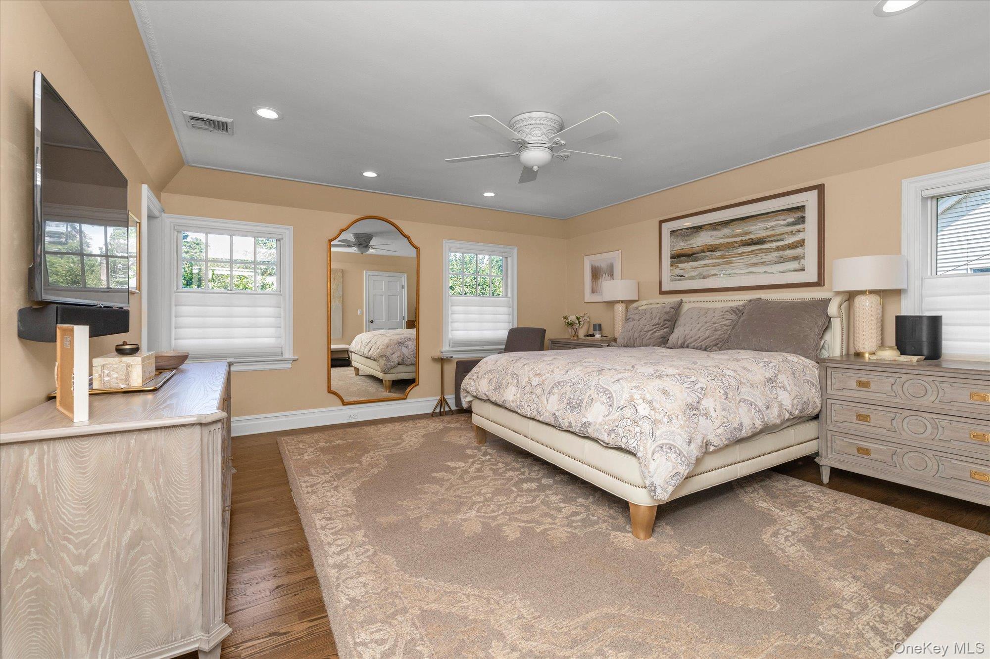 7 Stuyvesant Place, Lawrence, NY 11559