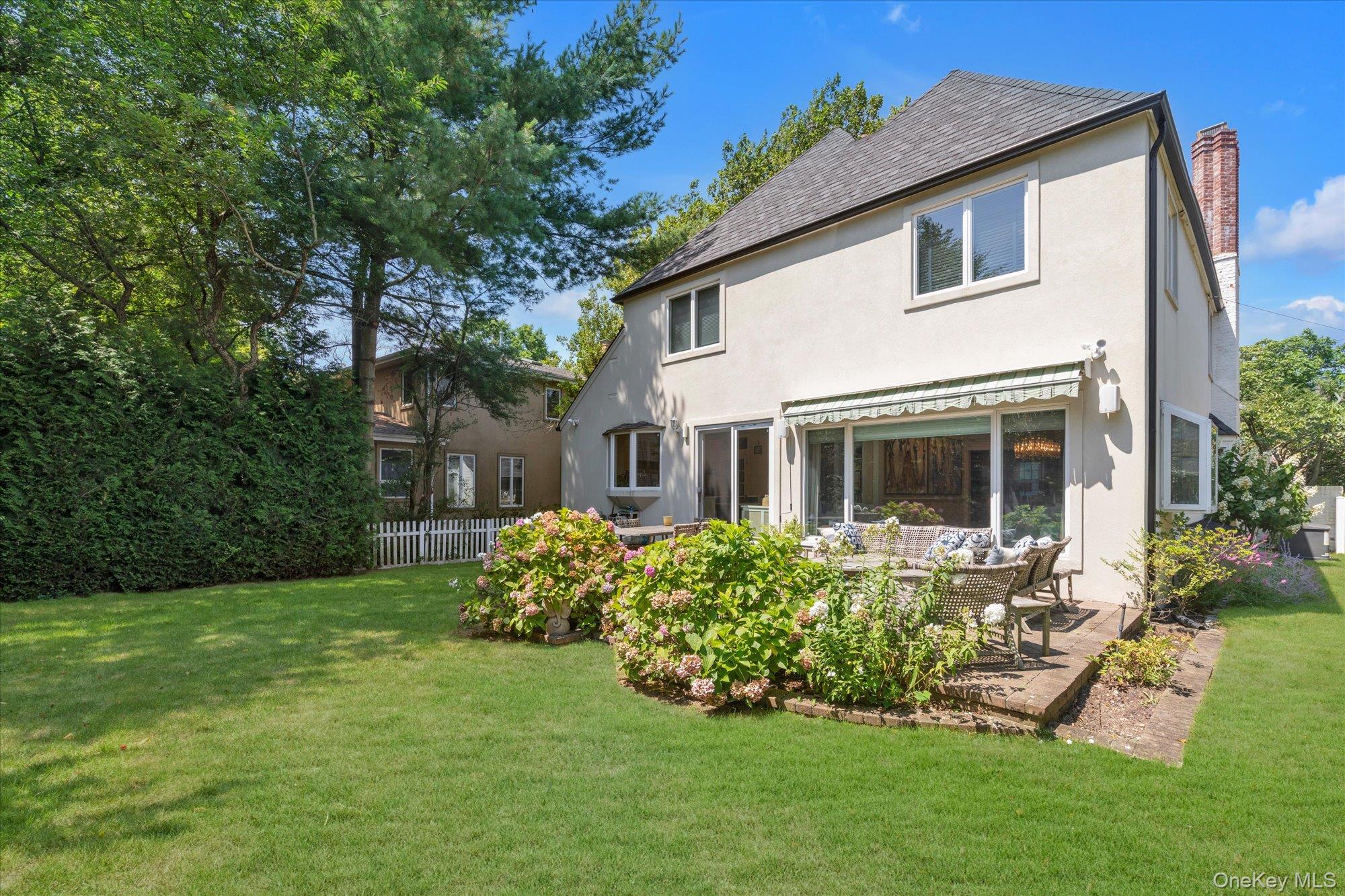 7 Stuyvesant Place, Lawrence, NY 11559