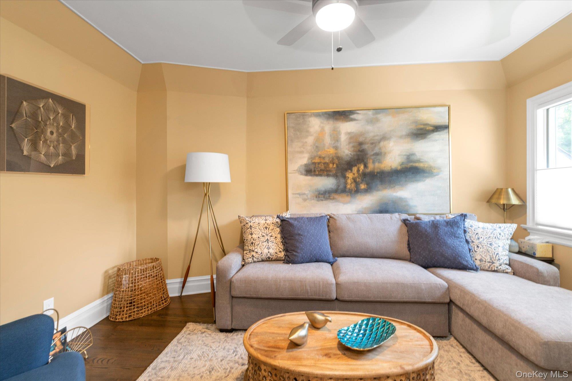 7 Stuyvesant Place, Lawrence, NY 11559