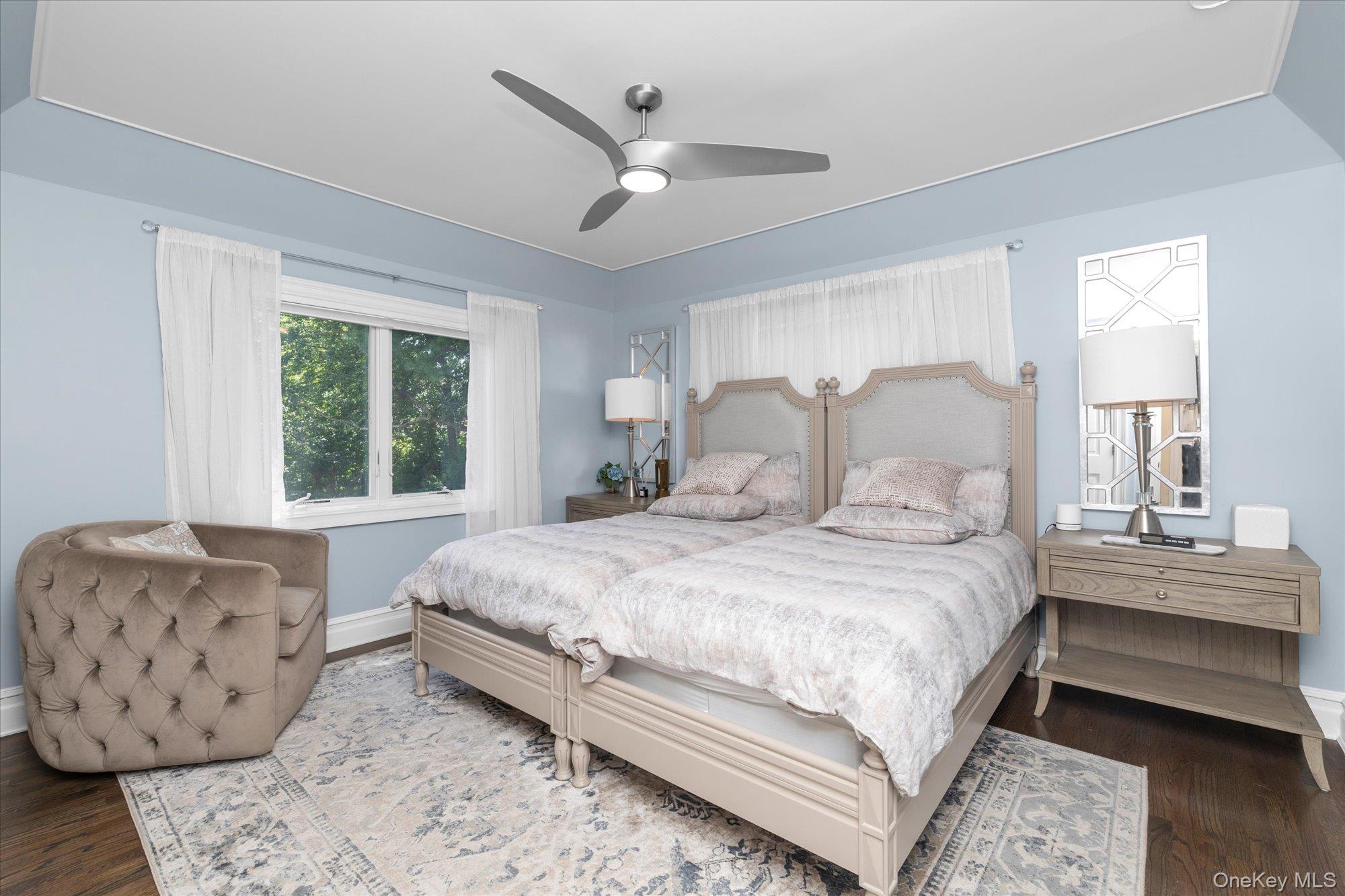 7 Stuyvesant Place, Lawrence, NY 11559