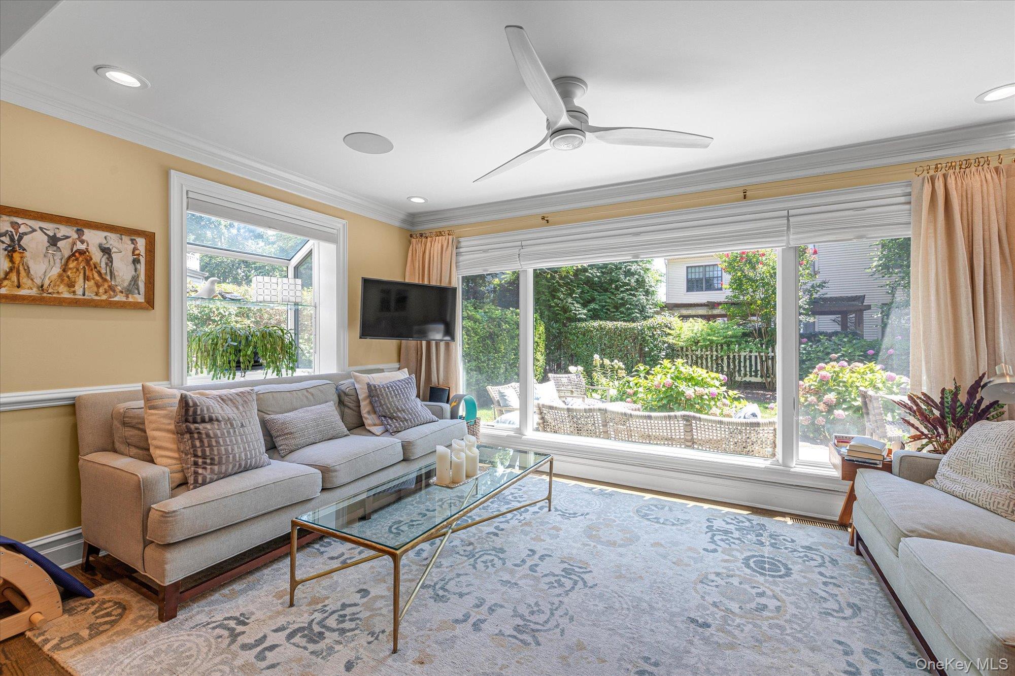 7 Stuyvesant Place, Lawrence, NY 11559