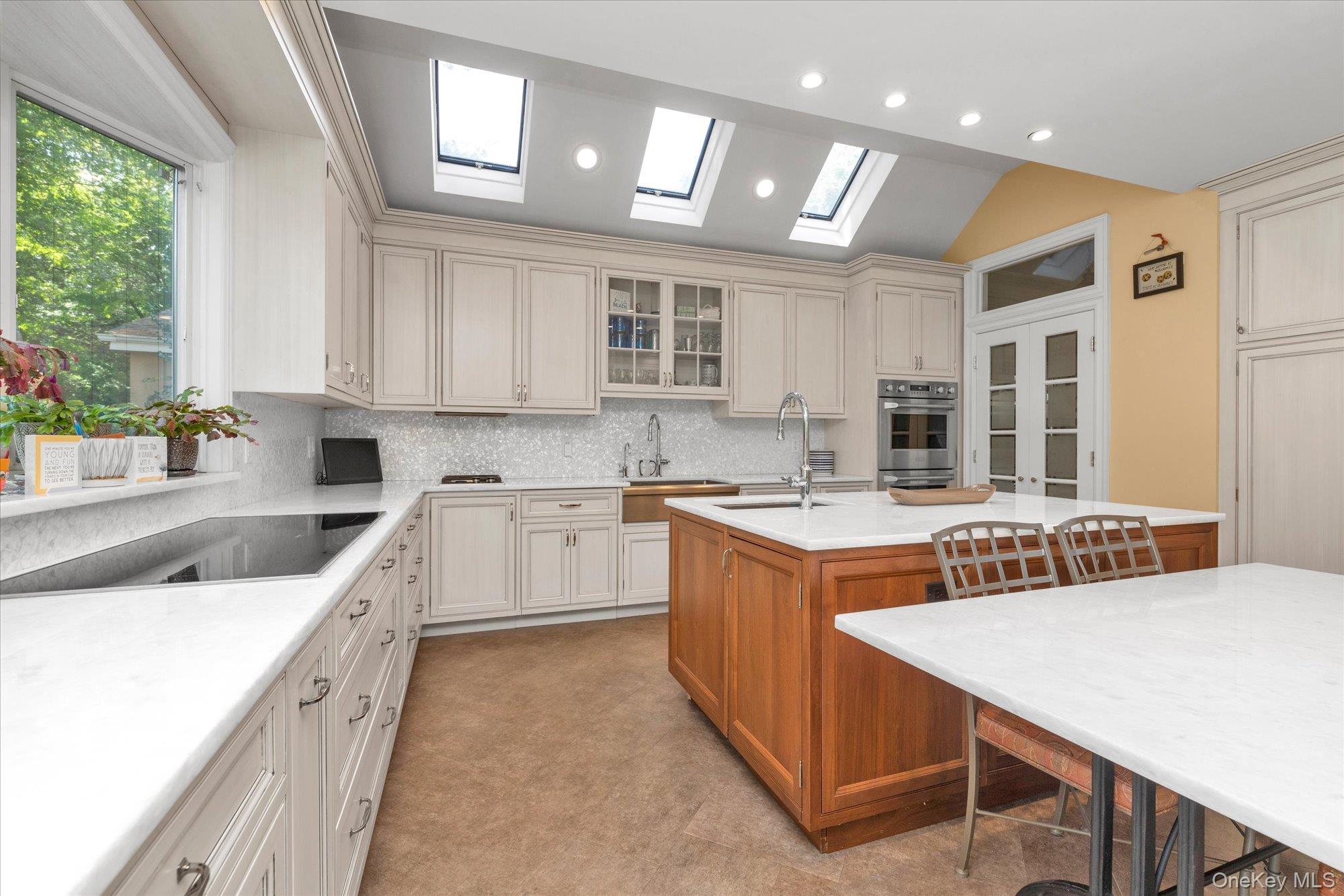 7 Stuyvesant Place, Lawrence, NY 11559