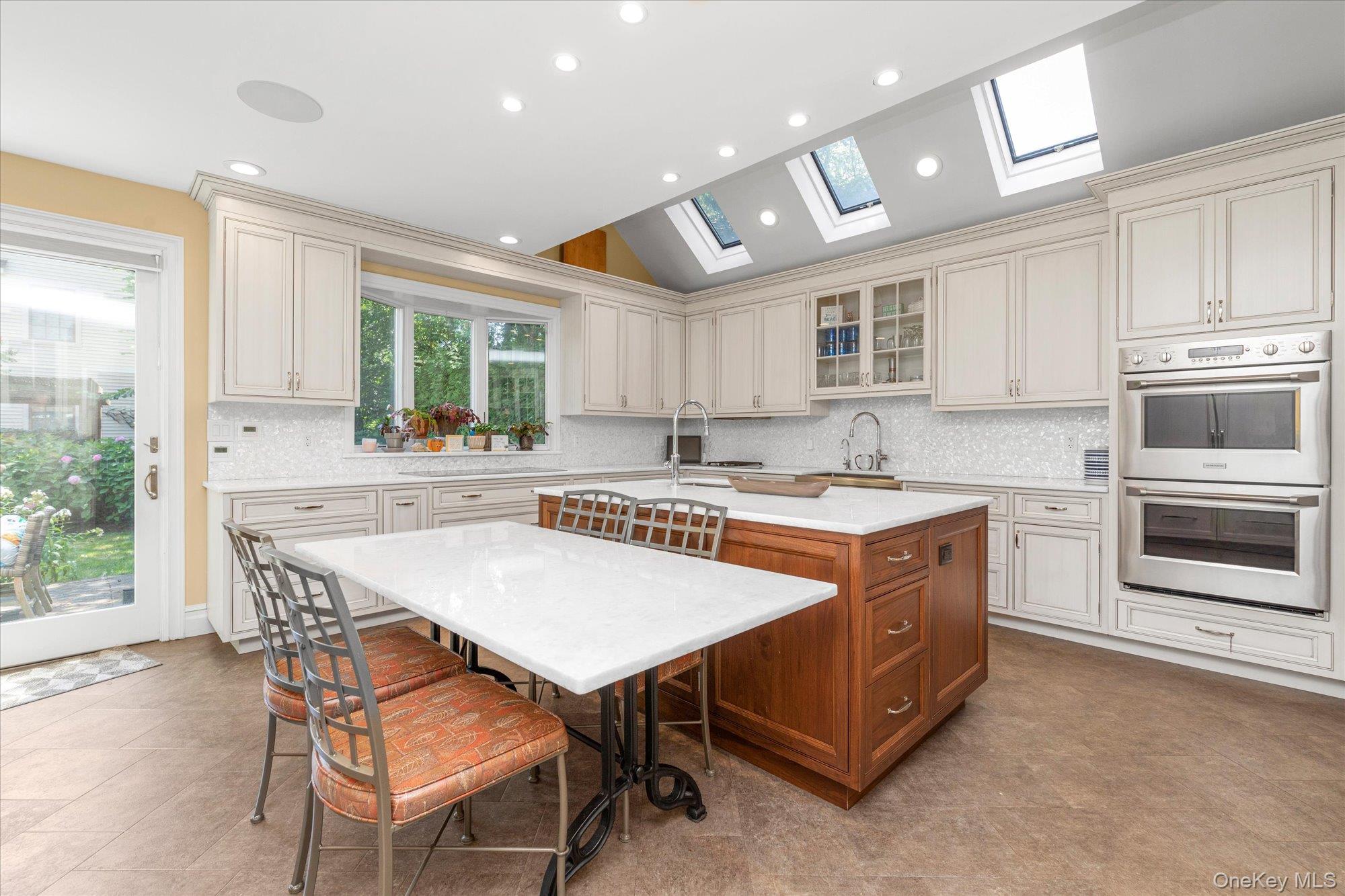 7 Stuyvesant Place, Lawrence, NY 11559