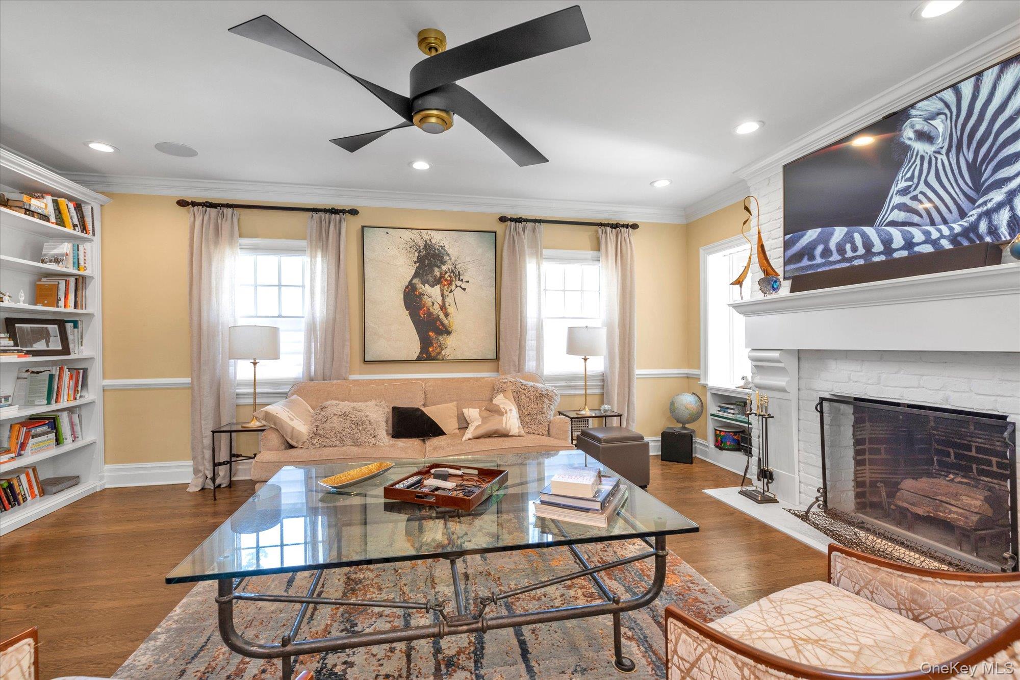 7 Stuyvesant Place, Lawrence, NY 11559