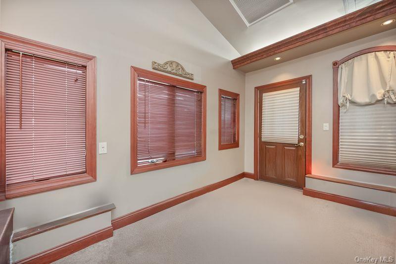 1 Earl Road, Melville, NY 11747