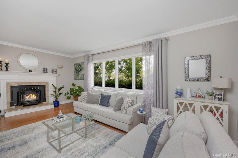 1 Earl Road, Melville, NY 11747