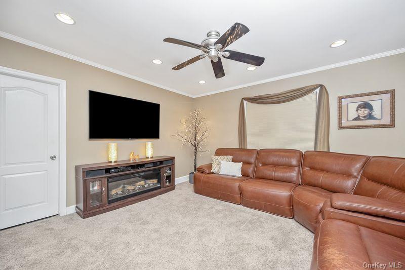 1 Earl Road, Melville, NY 11747