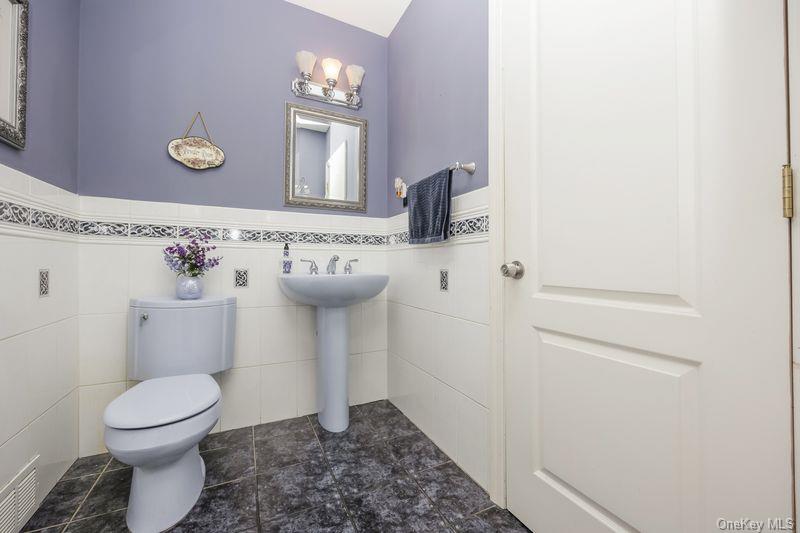 1 Earl Road, Melville, NY 11747