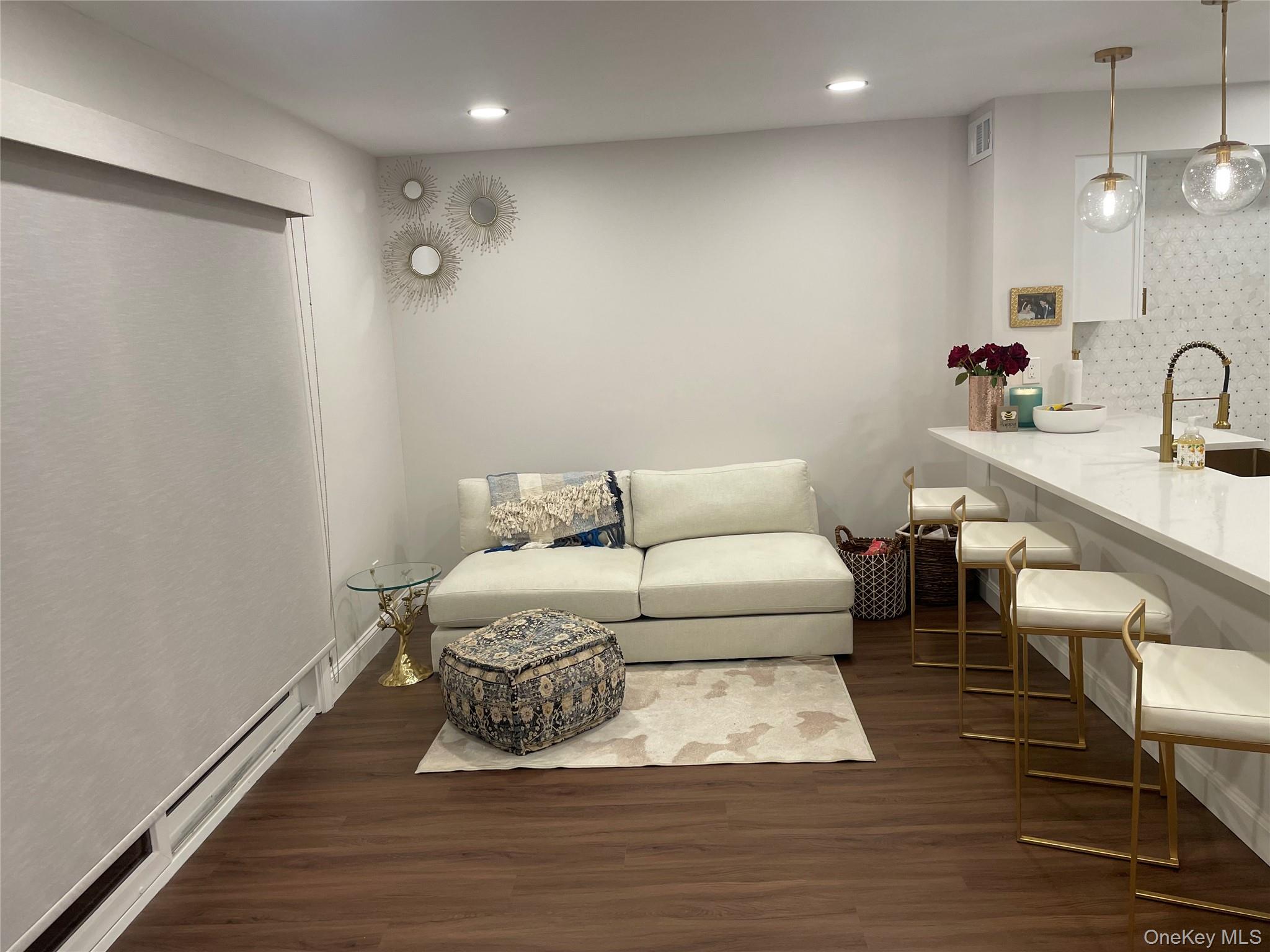 1 Anchorage Way # 201, Freeport, NY 11520